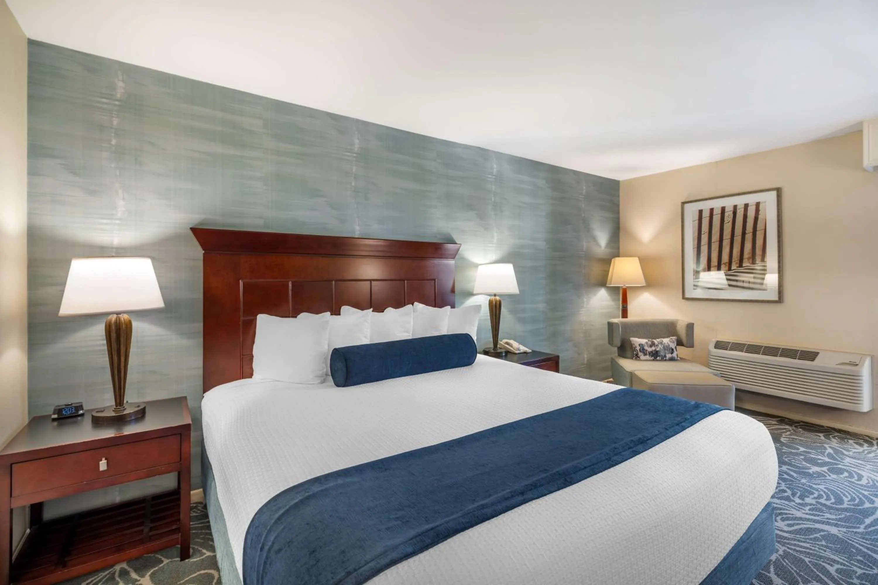 King Room with Courtyard View in Best Western Plus Carpinteria Inn