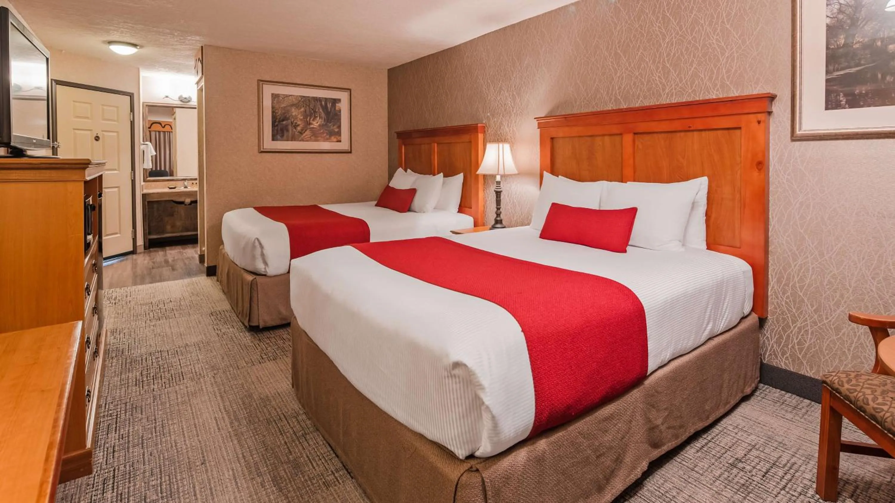 Queen Room with Two Queen Beds, Balcony and River View - Non-Smoking in Best Western Plus Rivershore Hotel