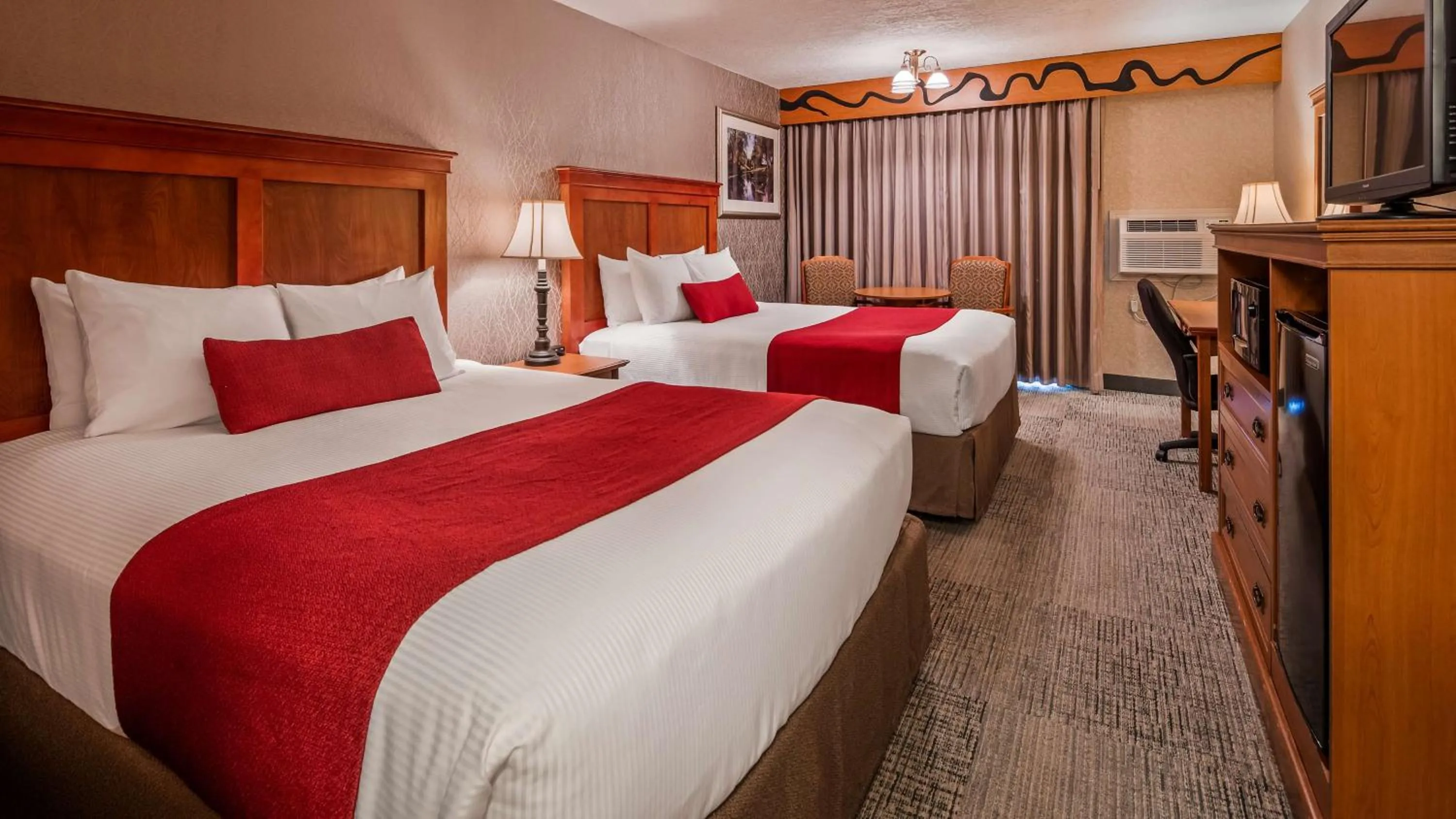 Queen Room with Two Queen Beds - Non-Smoking in Best Western Plus Rivershore Hotel