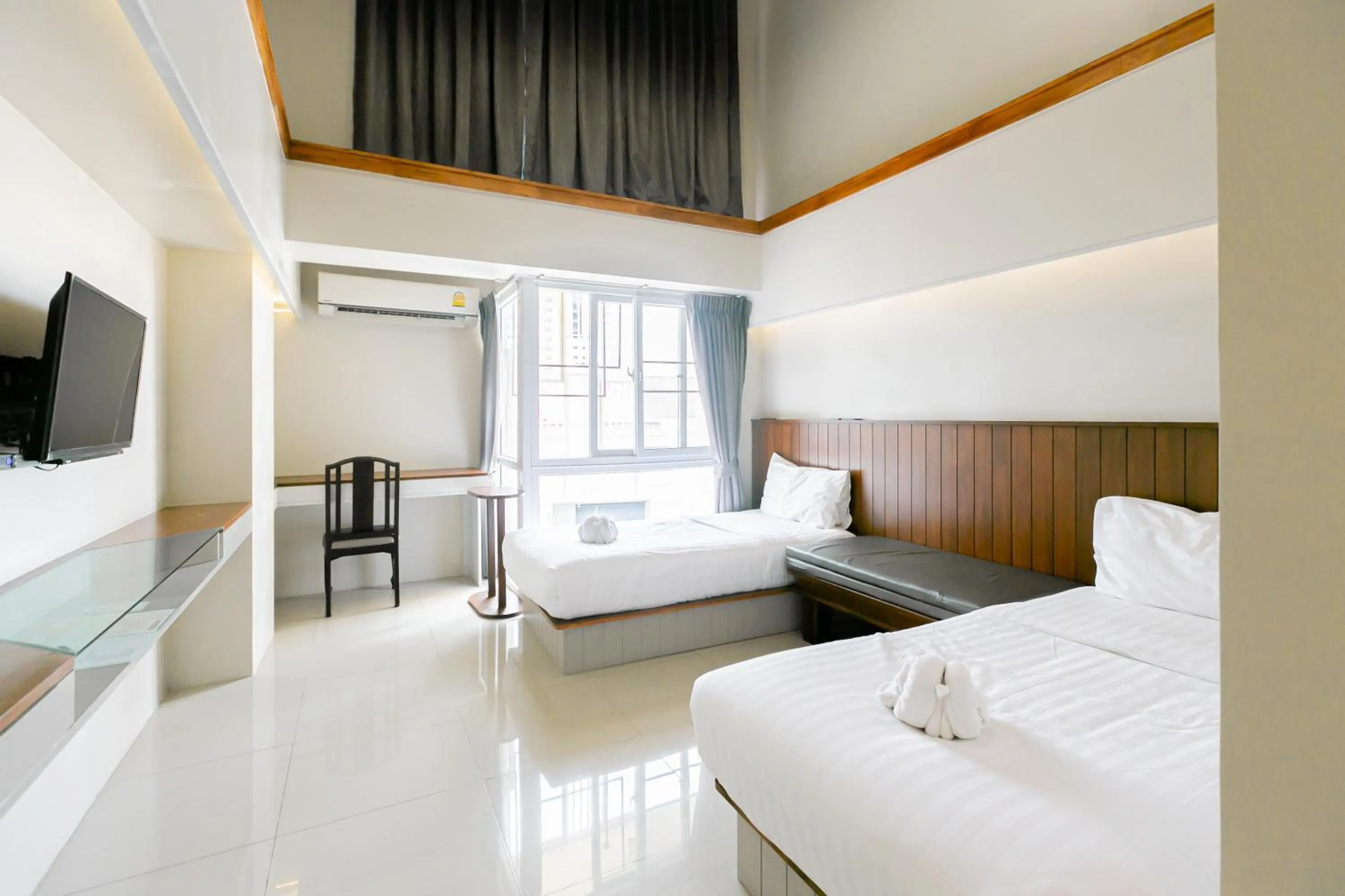 Deluxe Twin Room in A Room Bangkok Sathorn