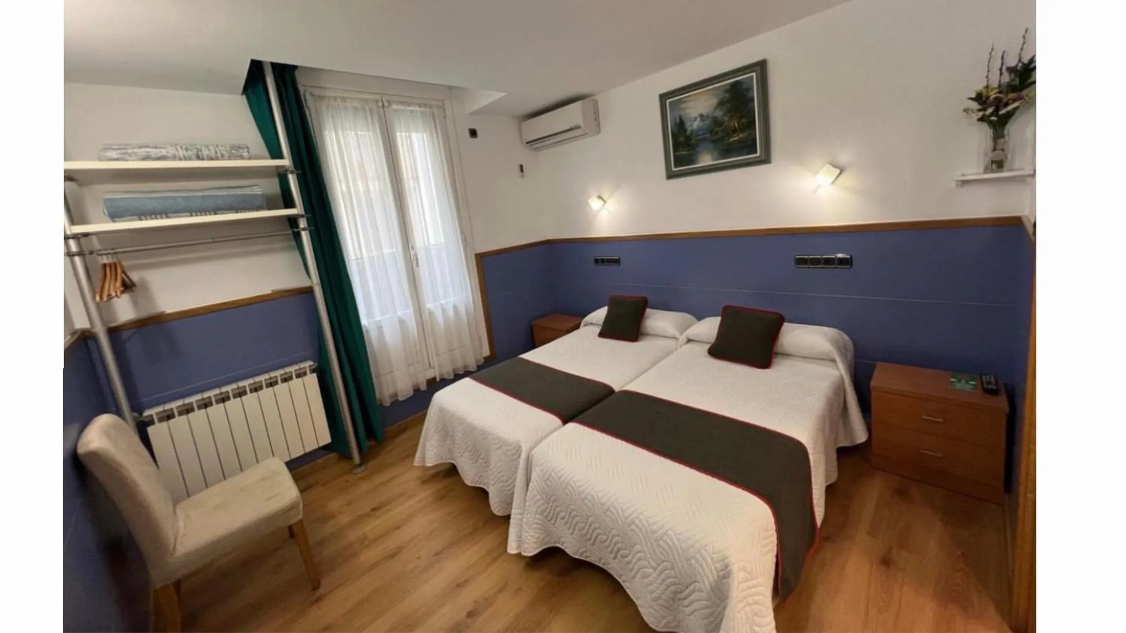 Twin Room with Extra Bed in Pensión Irune by Vivere Stays