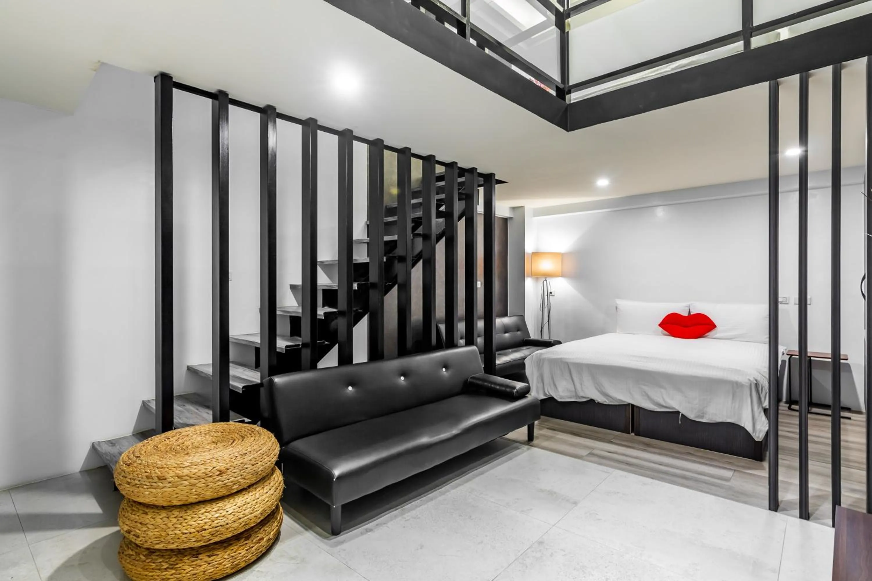 Large Family Room With Bathtub in Sun Moon Tea B&B