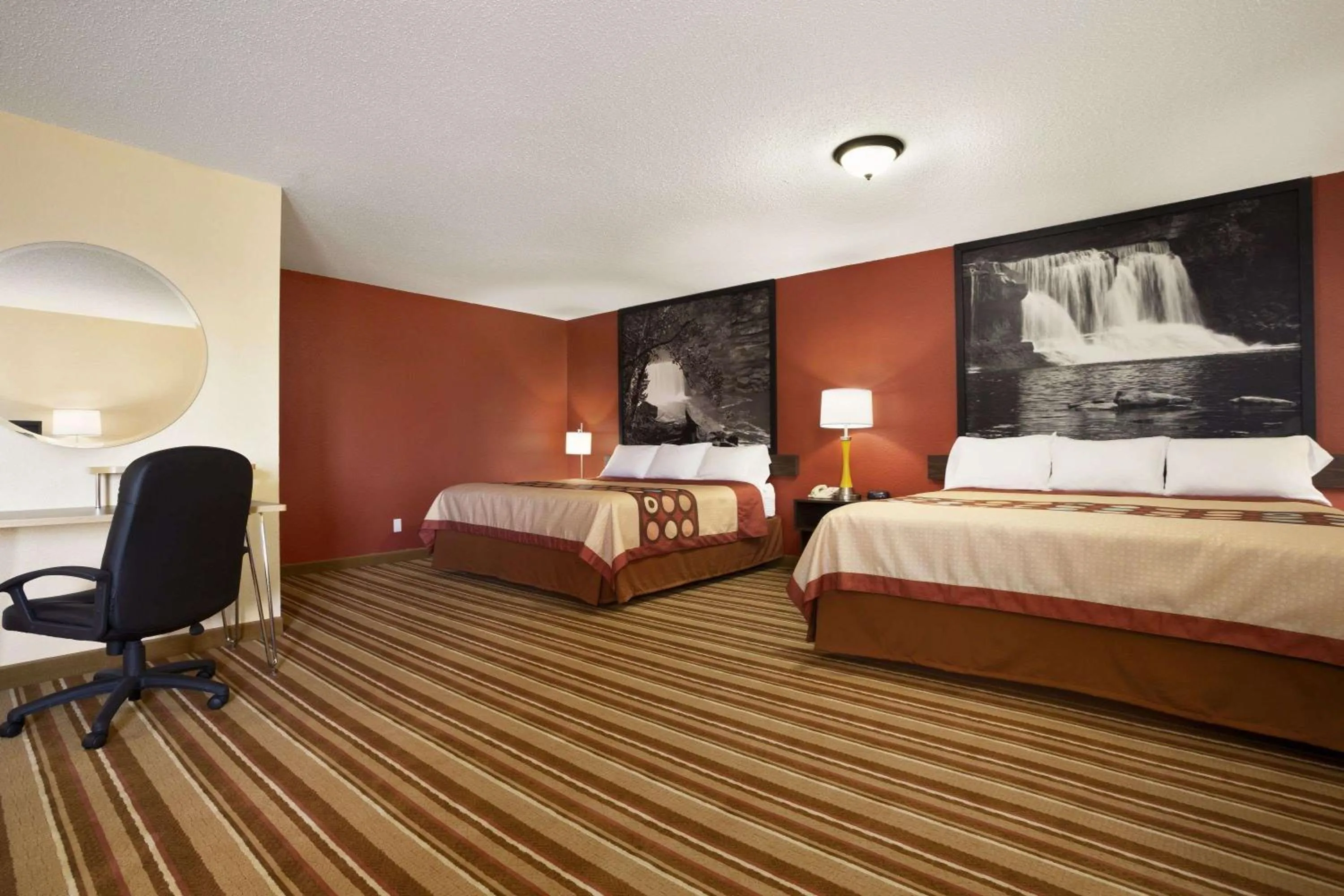 Studio Suite with Two King Beds - Non-Smoking in Super 8 by Wyndham Mattoon