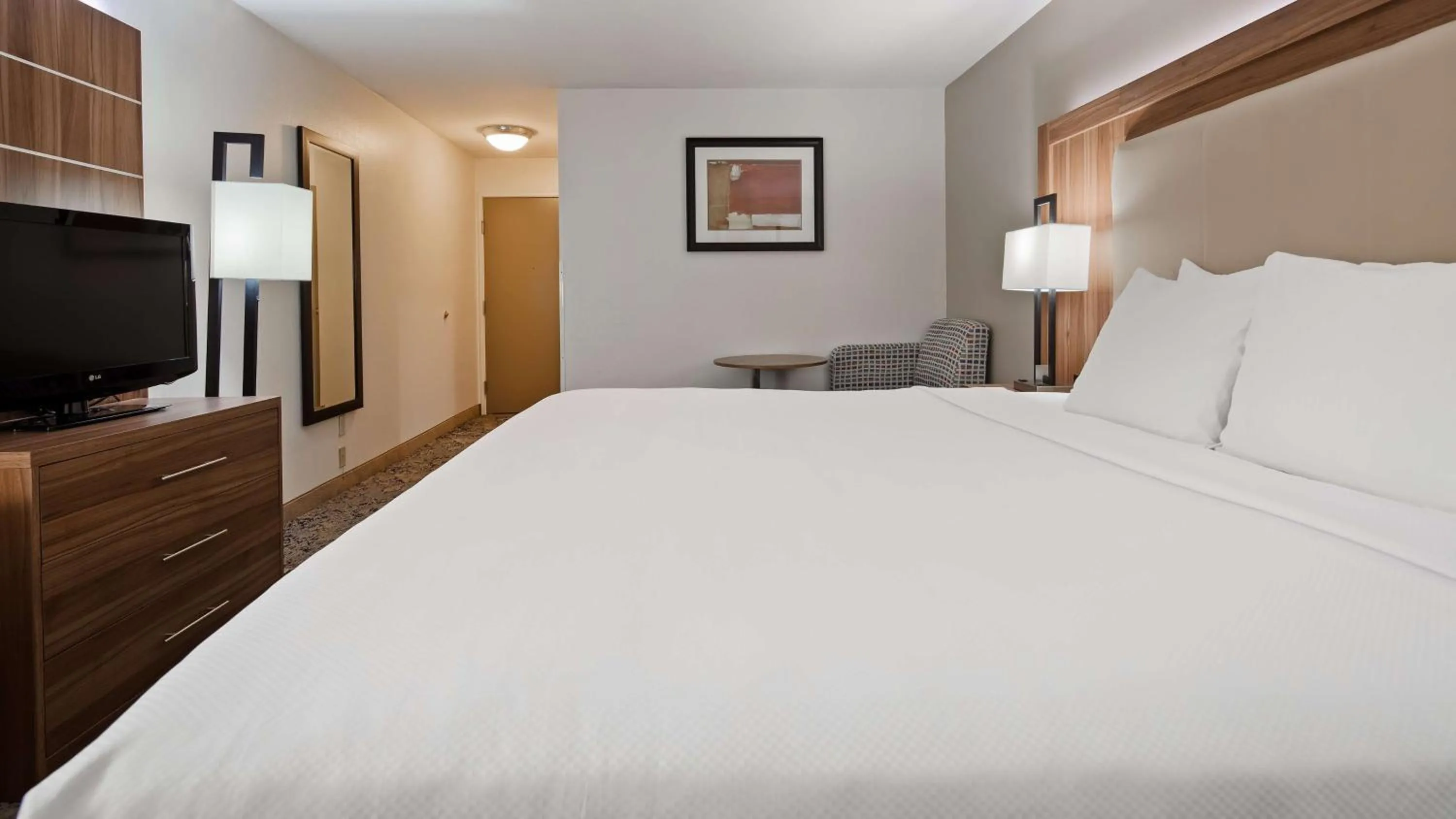 King Room with Roll-In Shower - Mobility Accessible/Pet Friendly in Best Western Plus Kansas City Airport - KCI East