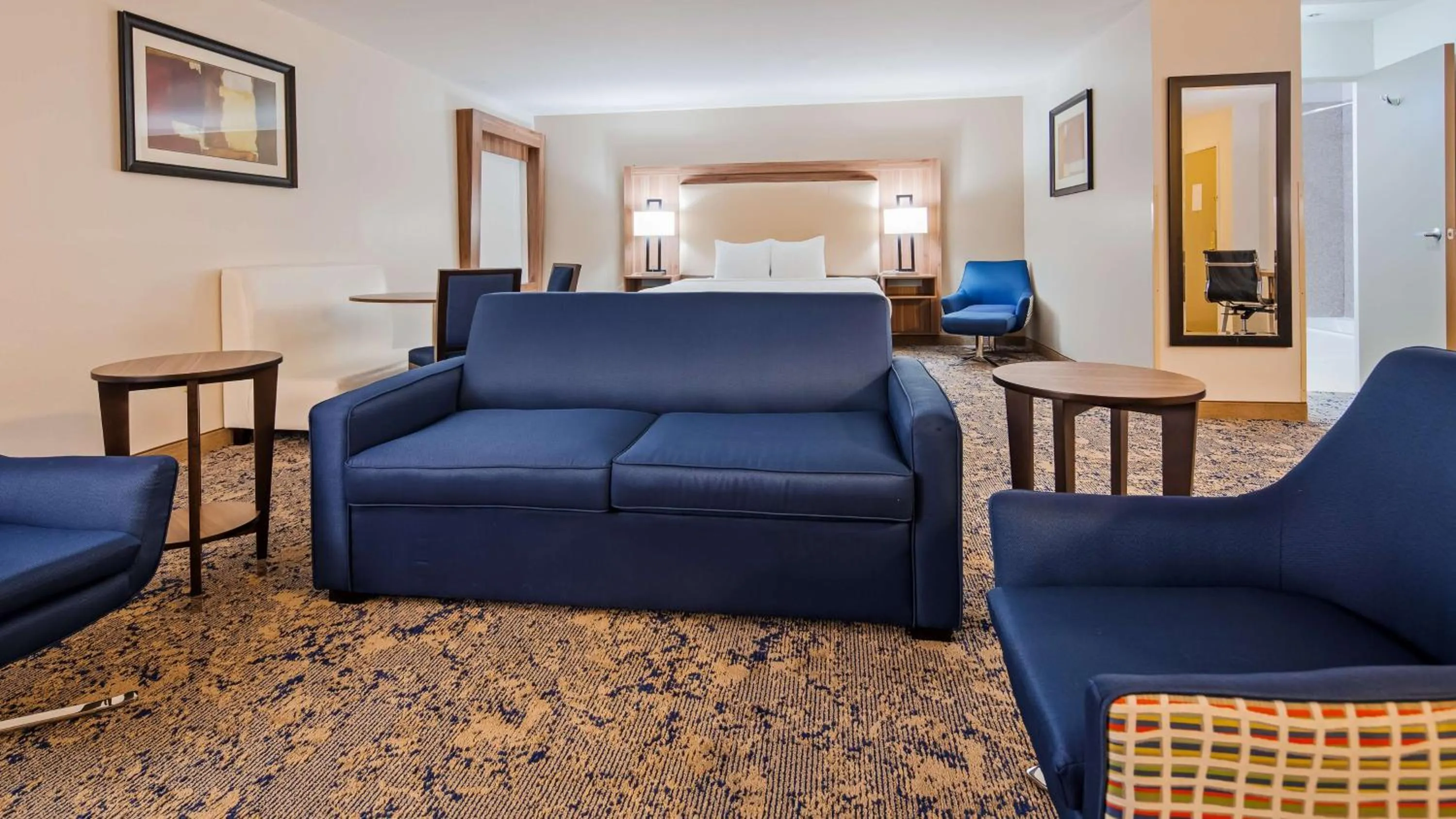 King Suite with Sofa Bed in Best Western Plus Kansas City Airport - KCI East