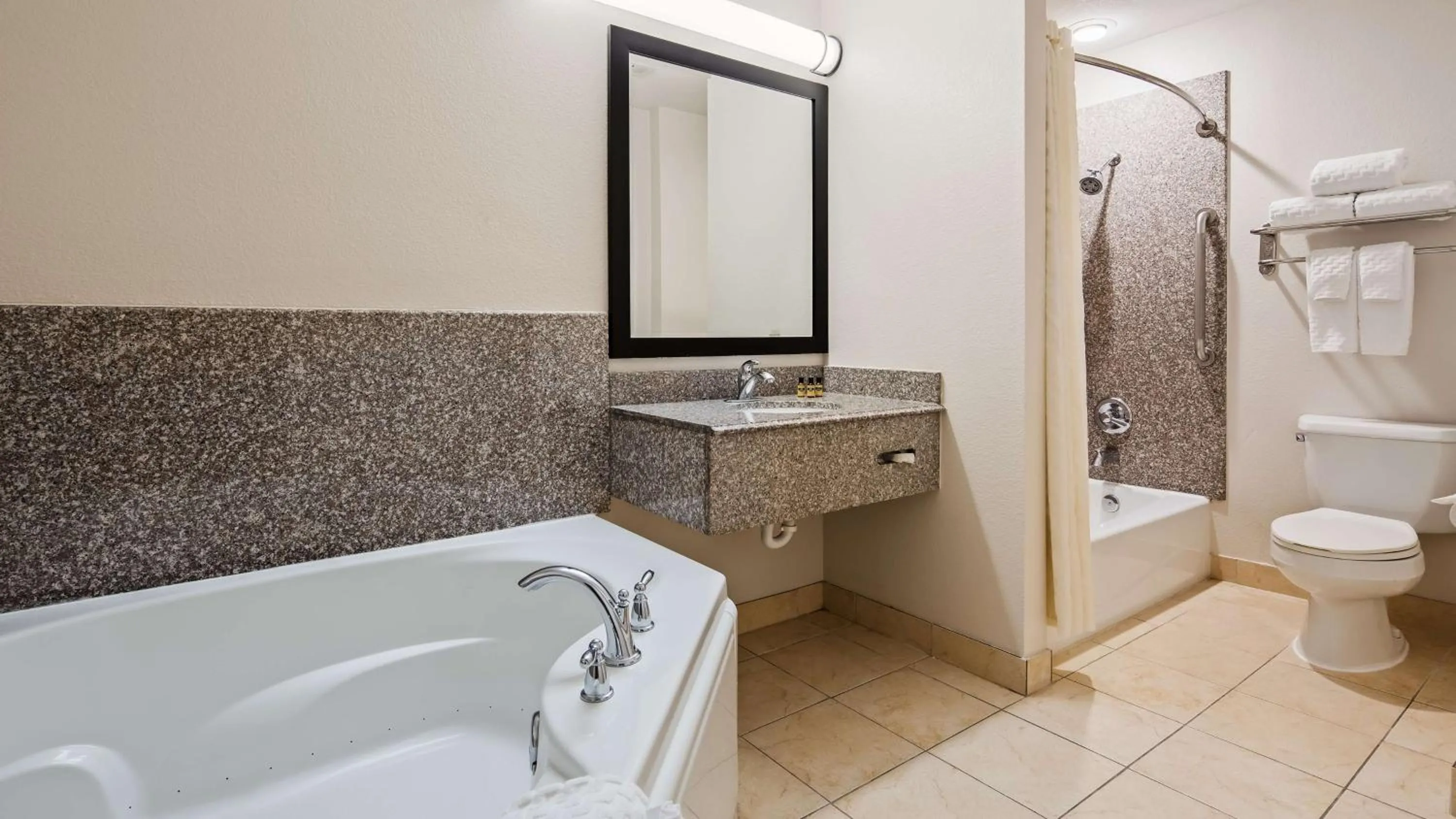 King Room with Jetted Tub in Best Western Plus Kansas City Airport - KCI East