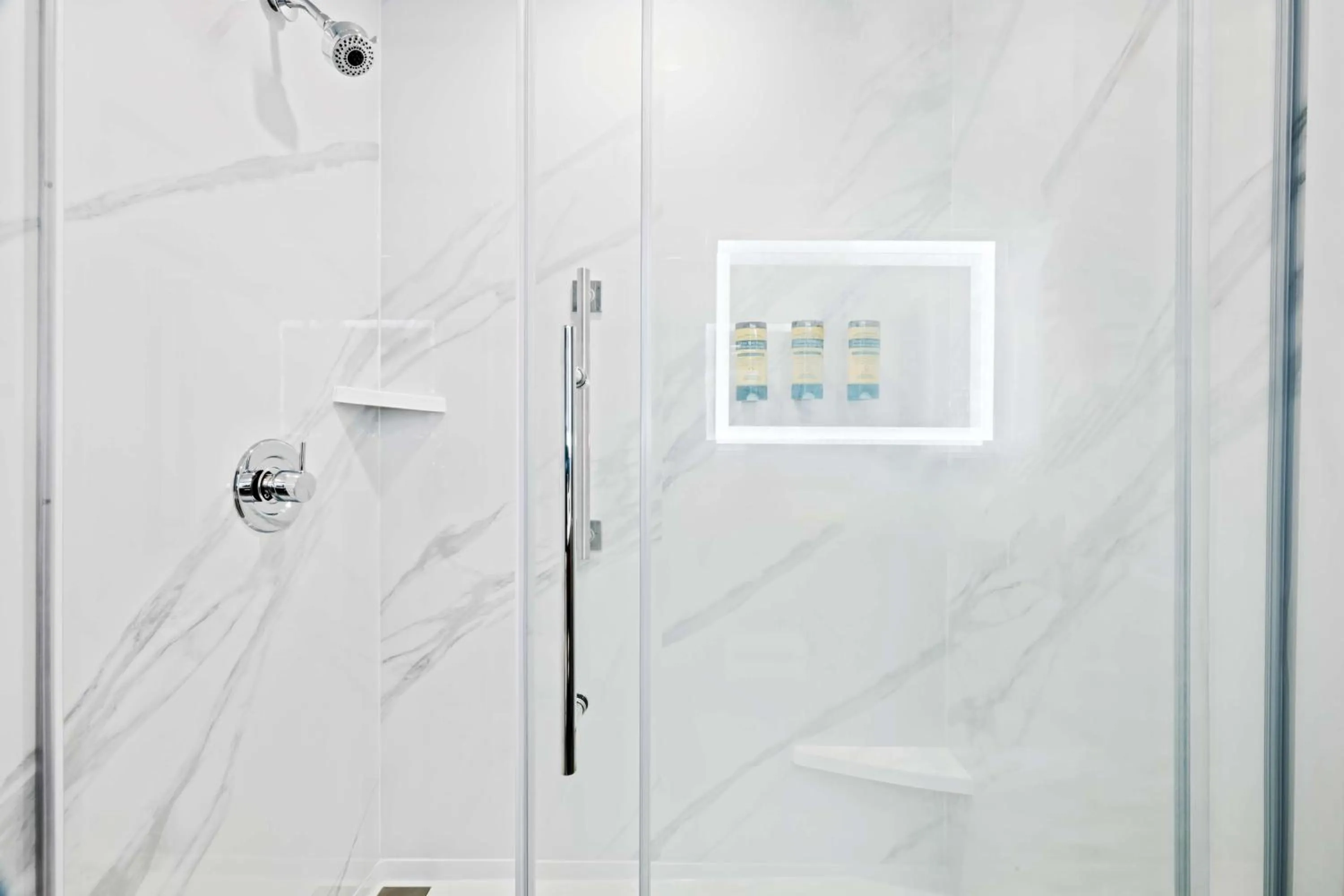 King Room with Walk-in Shower - Disability Access in Best Western Niantic - New London, Mystic Area