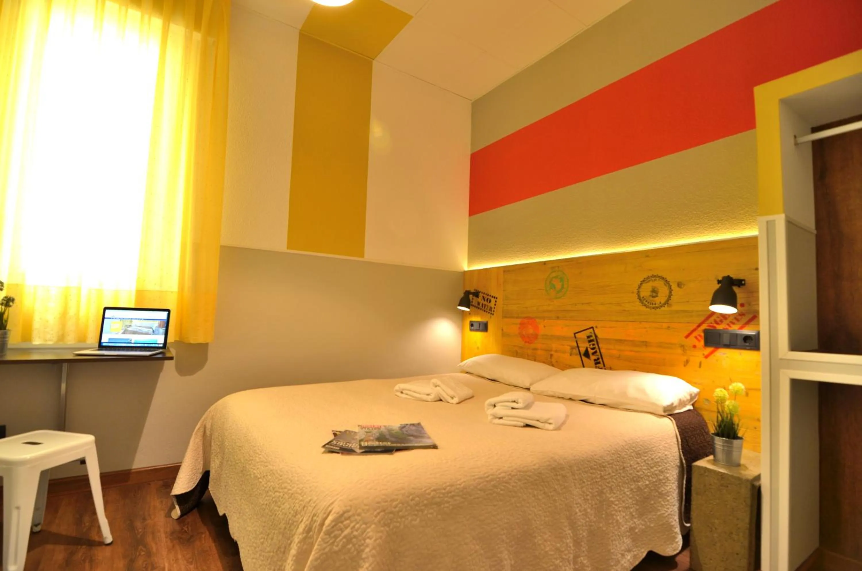 Double Room with Shared Bathroom in Far Home Atocha