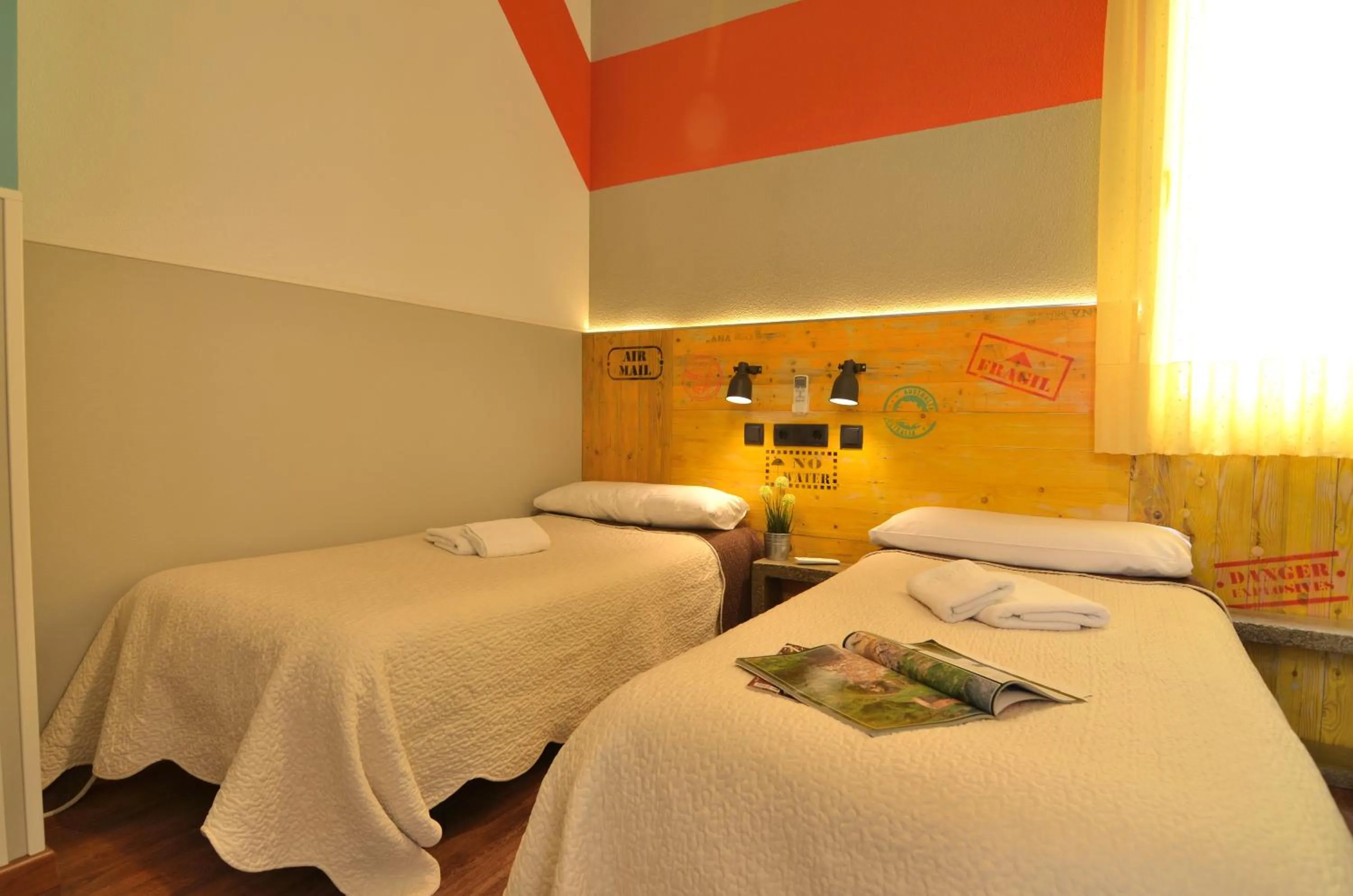 Twin Room with Shared Bathroom in Far Home Atocha