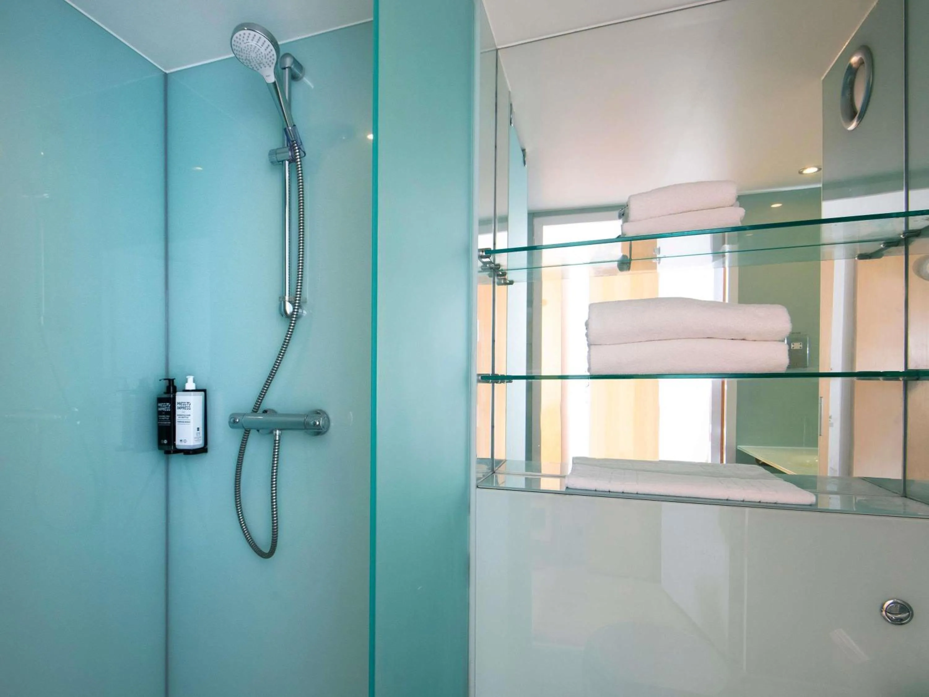 Twin Room in ibis Styles Haydock