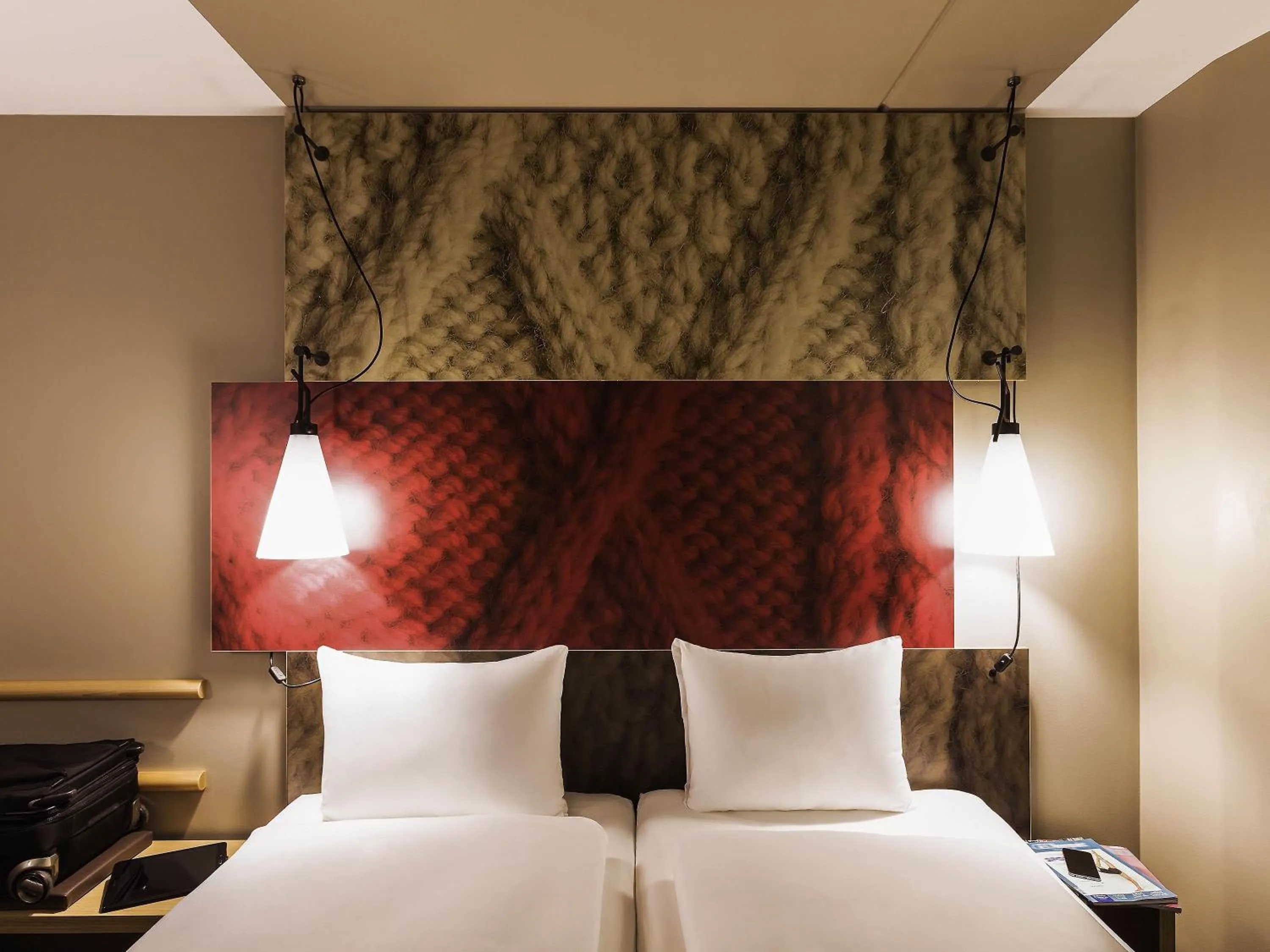 Twin SweetRoom in ibis Portsmouth