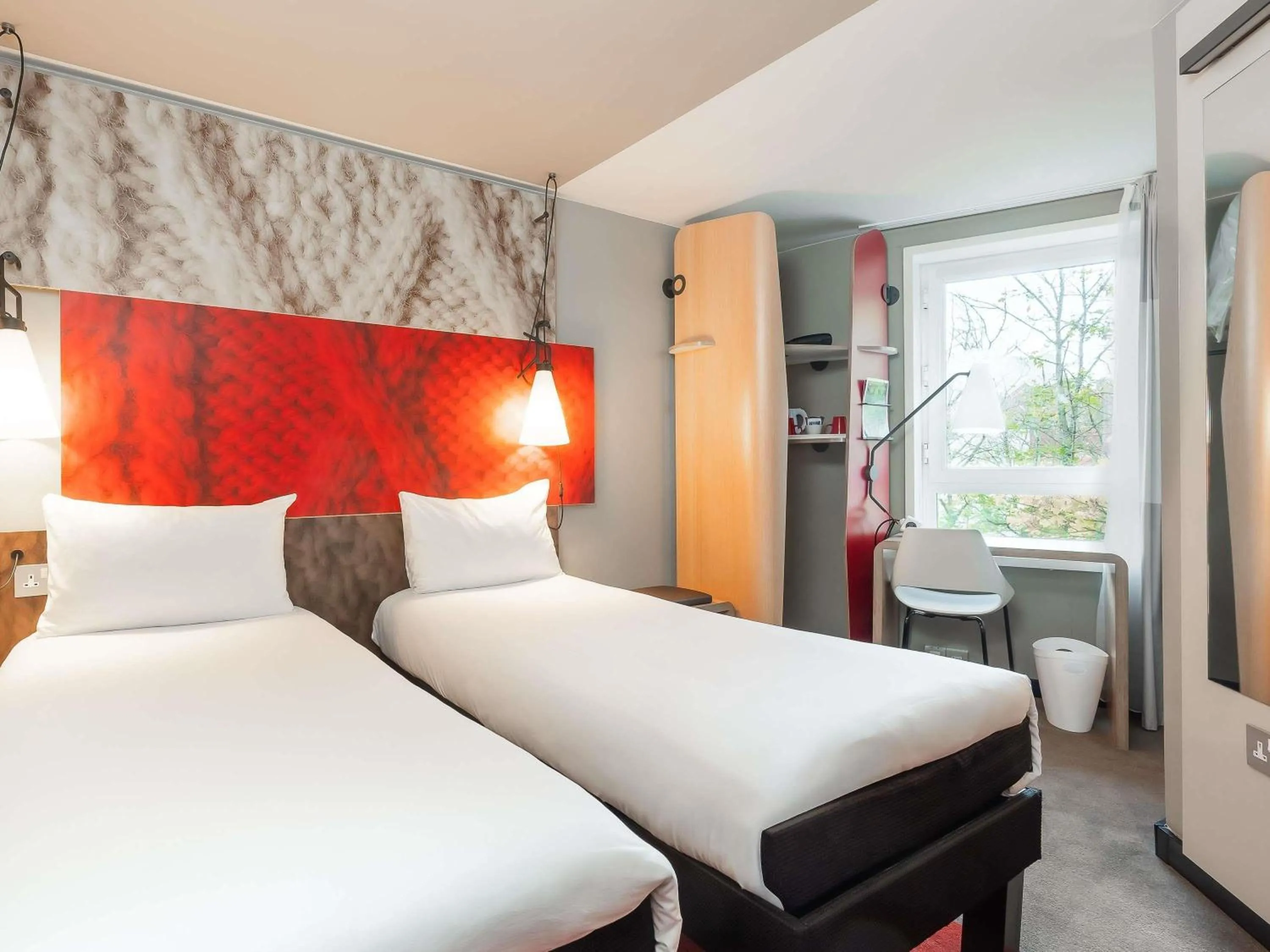 Twin SweetRoom in ibis Portsmouth