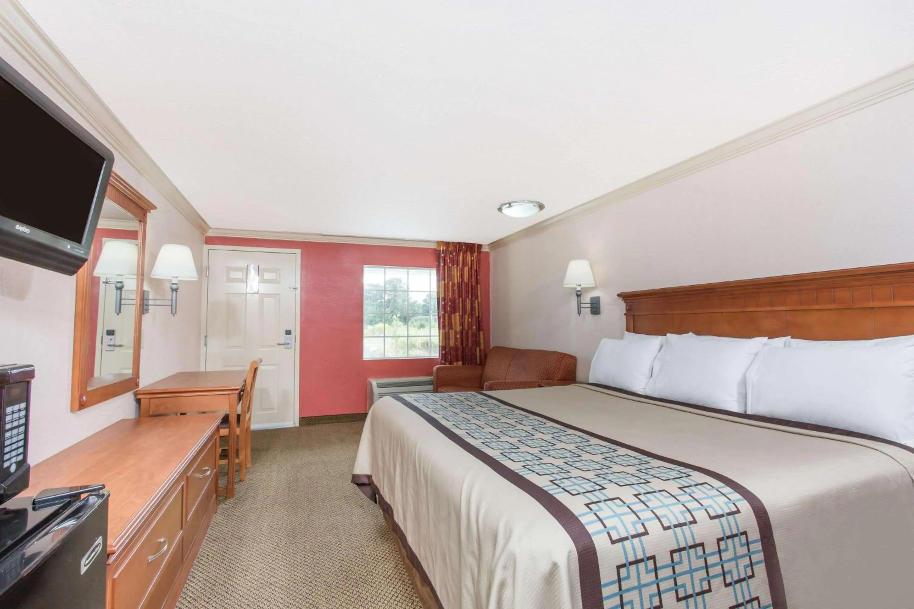 King Room - Non-Smoking in Days Inn by Wyndham Virginia Beach Town Center