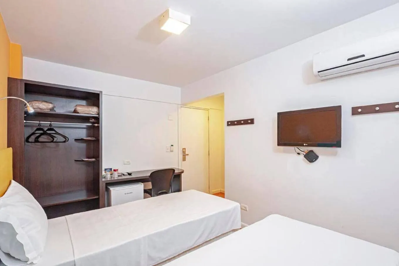 Standard Twin Room in Camboriu Express