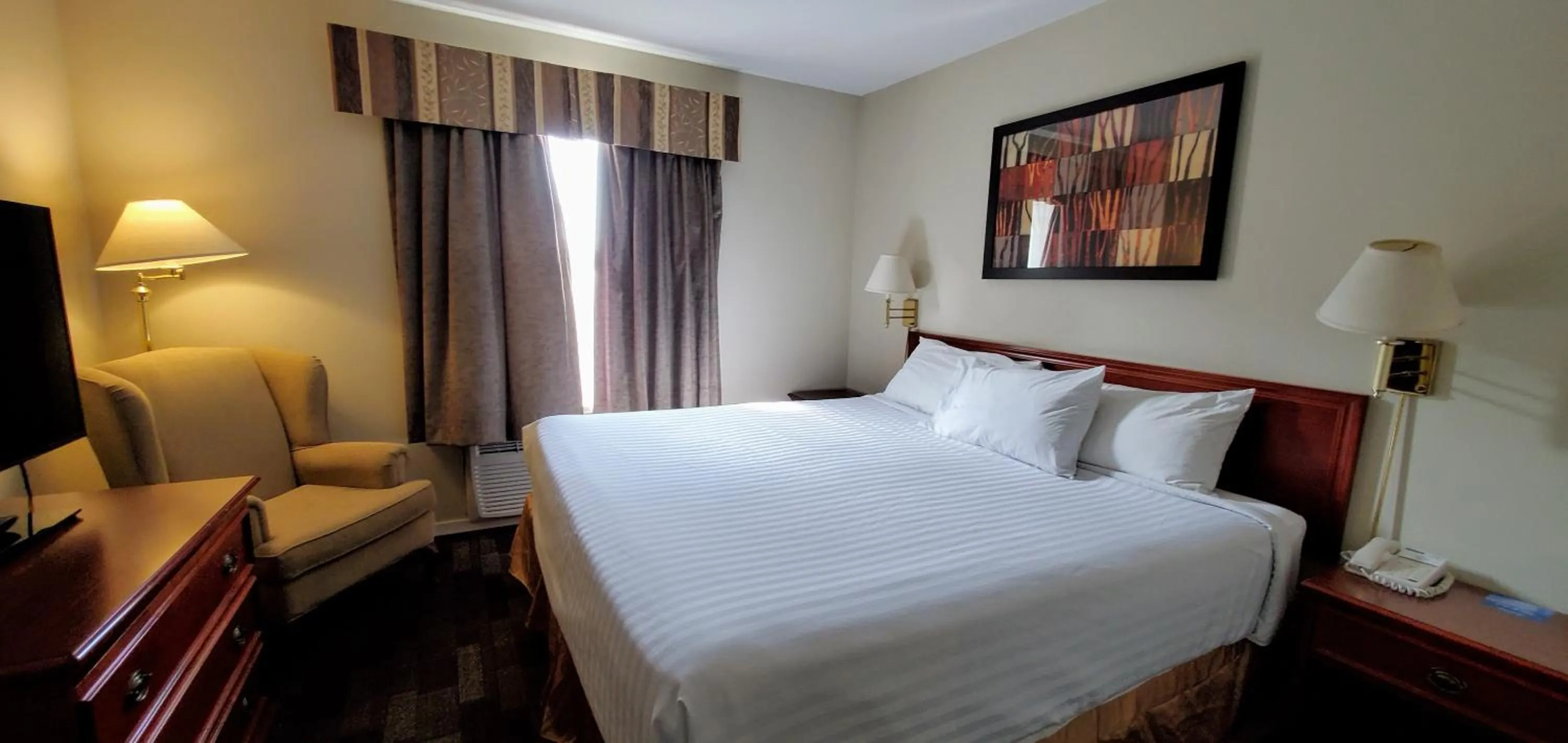 Deluxe King Suite in Travelodge by Wyndham Stony Plain