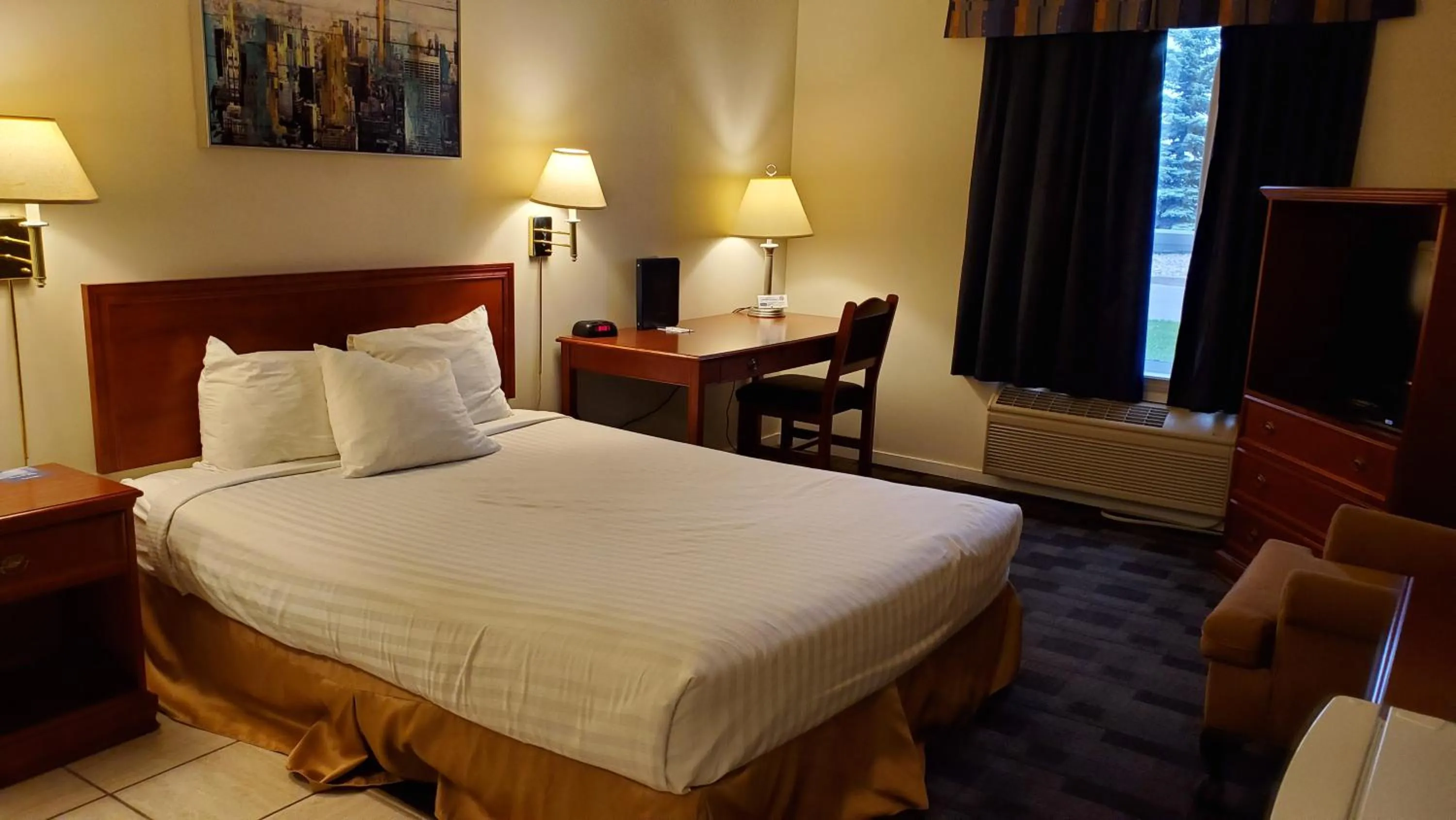 Queen Room - Disability Access - Non-Smoking in Travelodge by Wyndham Stony Plain