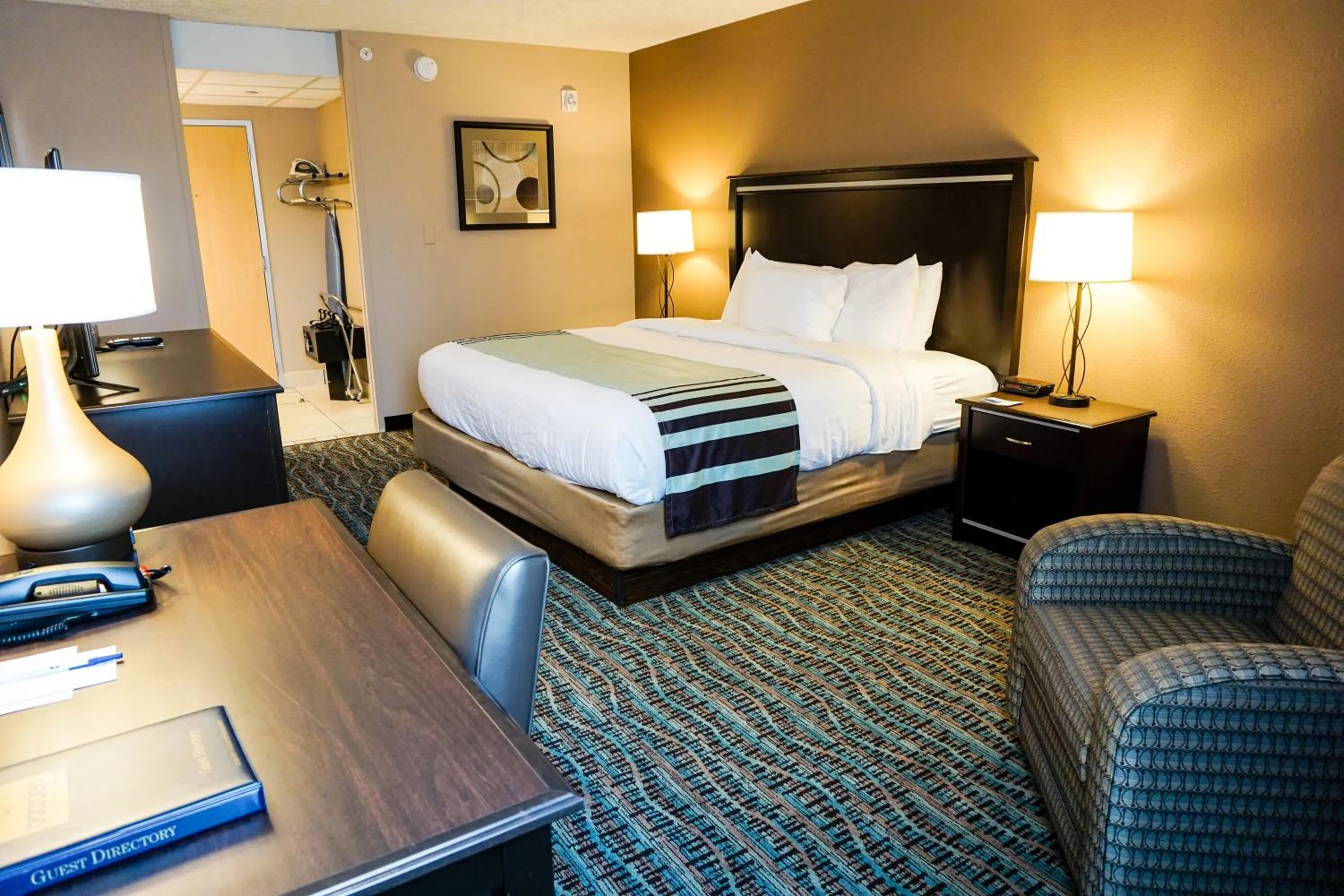 King Room - Disability Access in Boarders Inn & Suites by Cobblestone Hotels - Grand Island