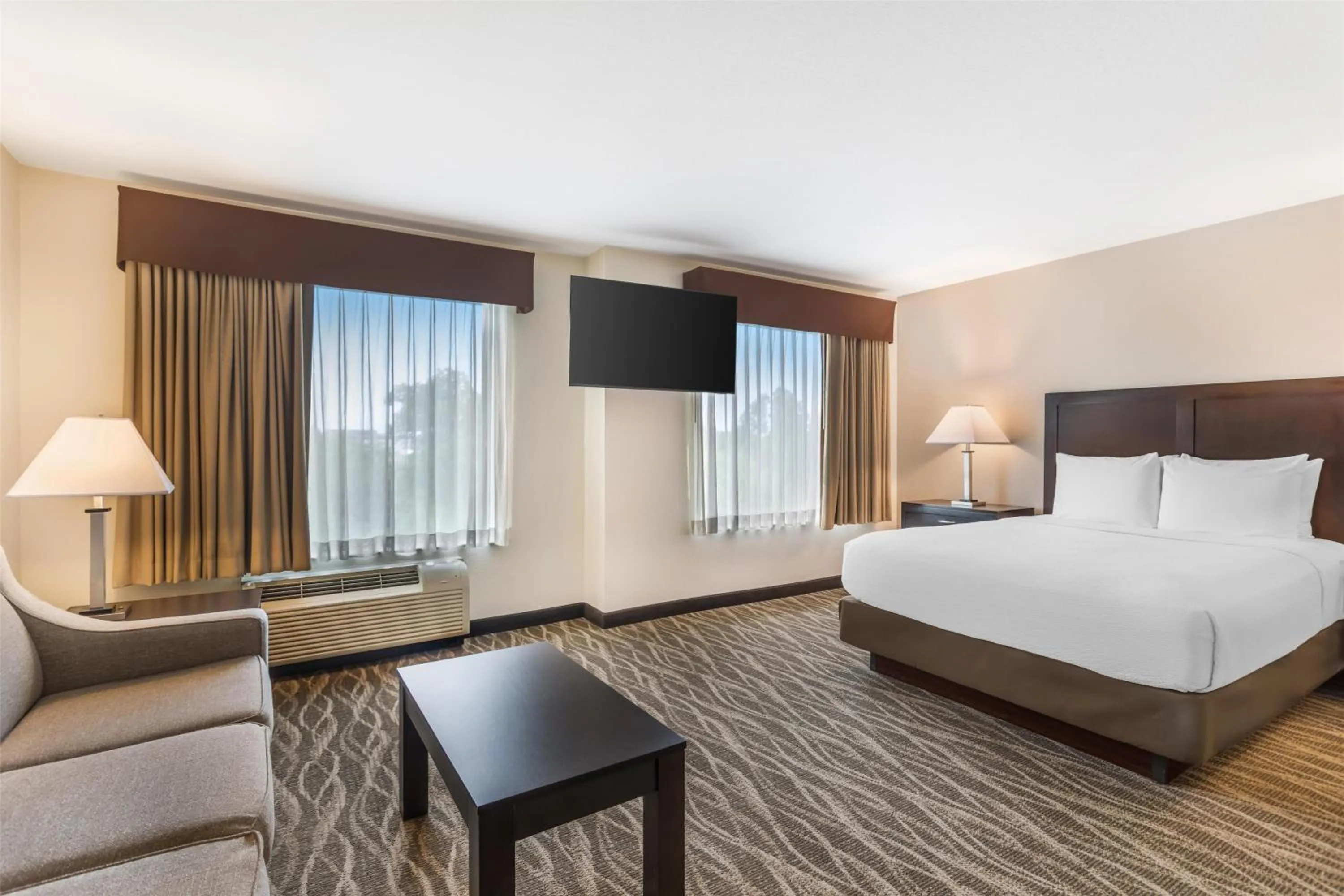 Queen Room - Non-Smoking in Best Western Plus Valdosta Hotel & Suites