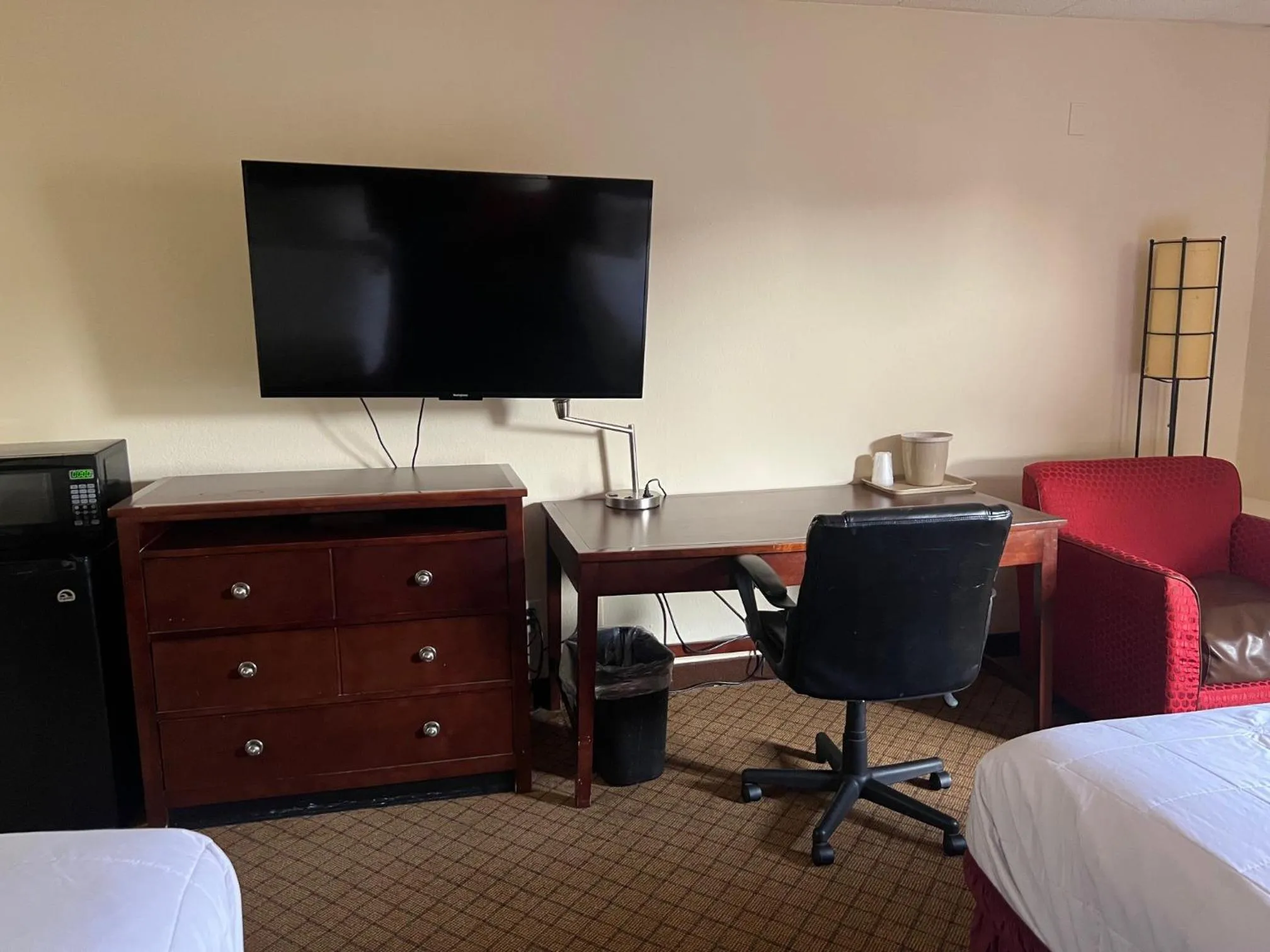 King Room with Poolside View - Non-Smoking in Clarion Hotel &amp; Conference Center Lansing West