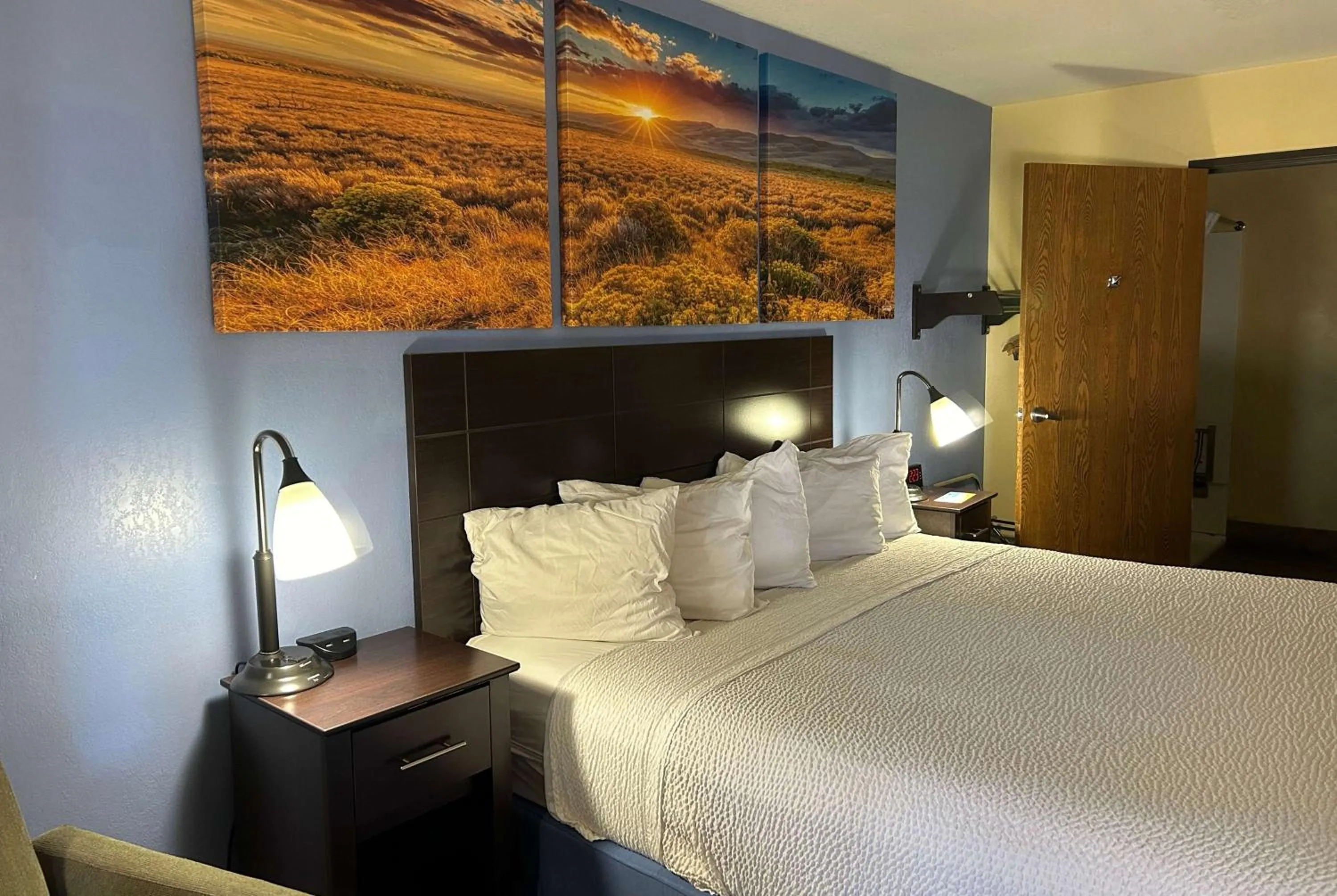 King Room - Disability Access/Non-Smoking in Days Inn by Wyndham Holbrook