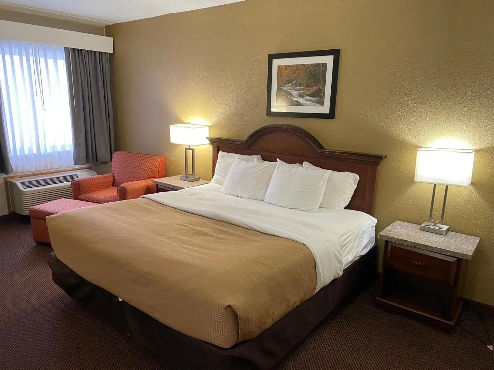 King Room in Clarion Inn I-94 near Expo Center