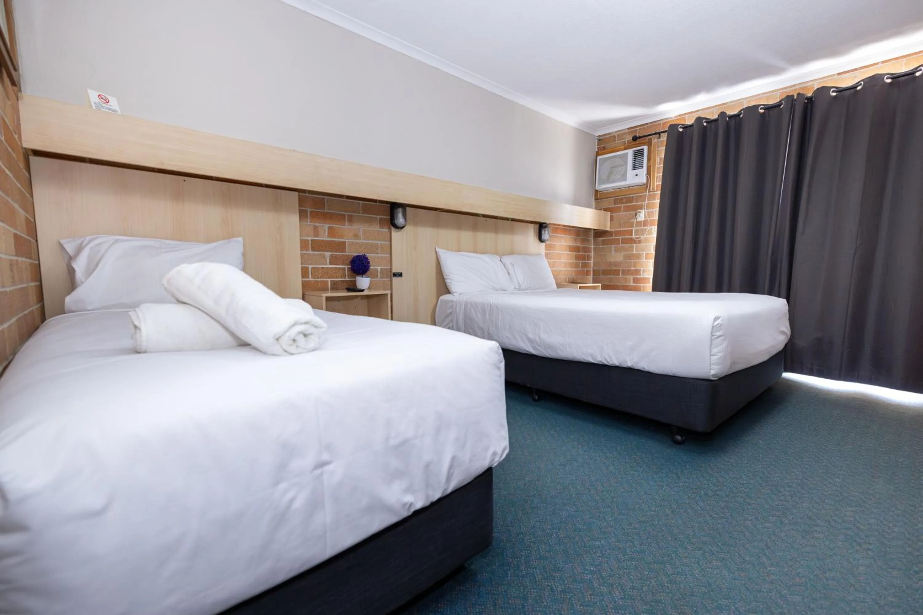 Deluxe Triple Room in Windsor River View Inn