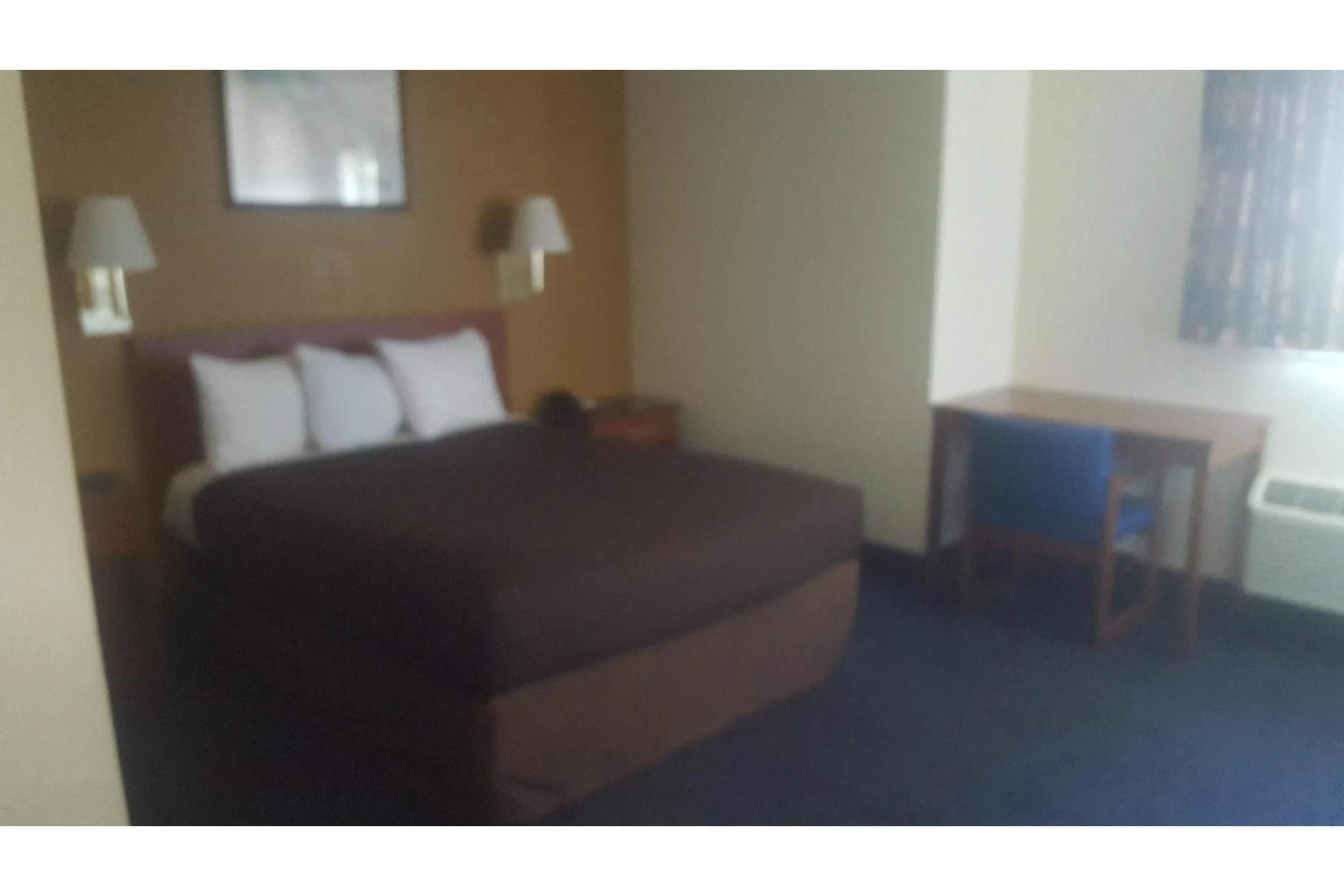 King Room - Non-Smoking in Studio 6-Richmond, VA - I-64 West