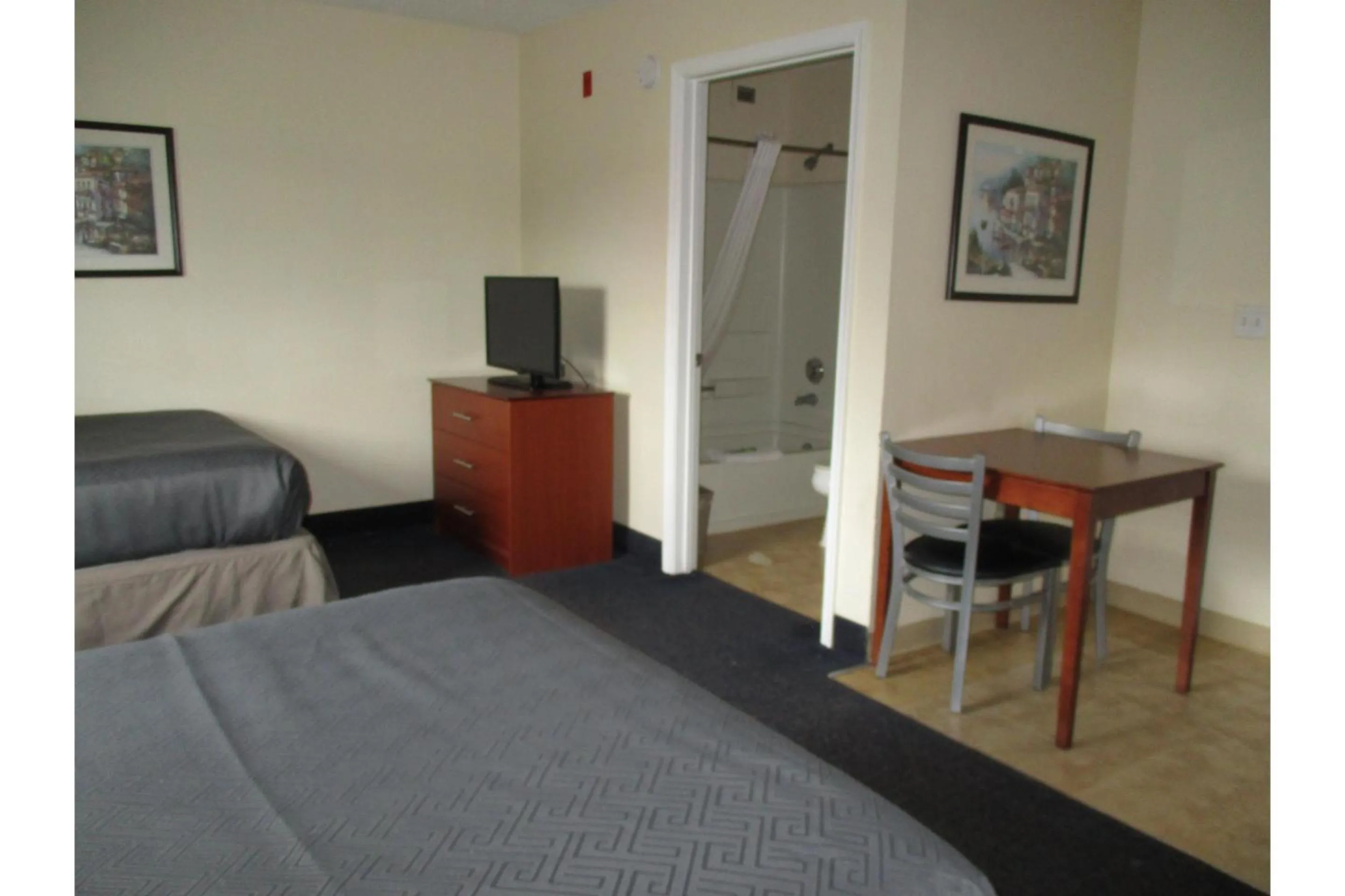 Double Room - Non-Smoking  in Studio 6-Richmond, VA - I-64 West