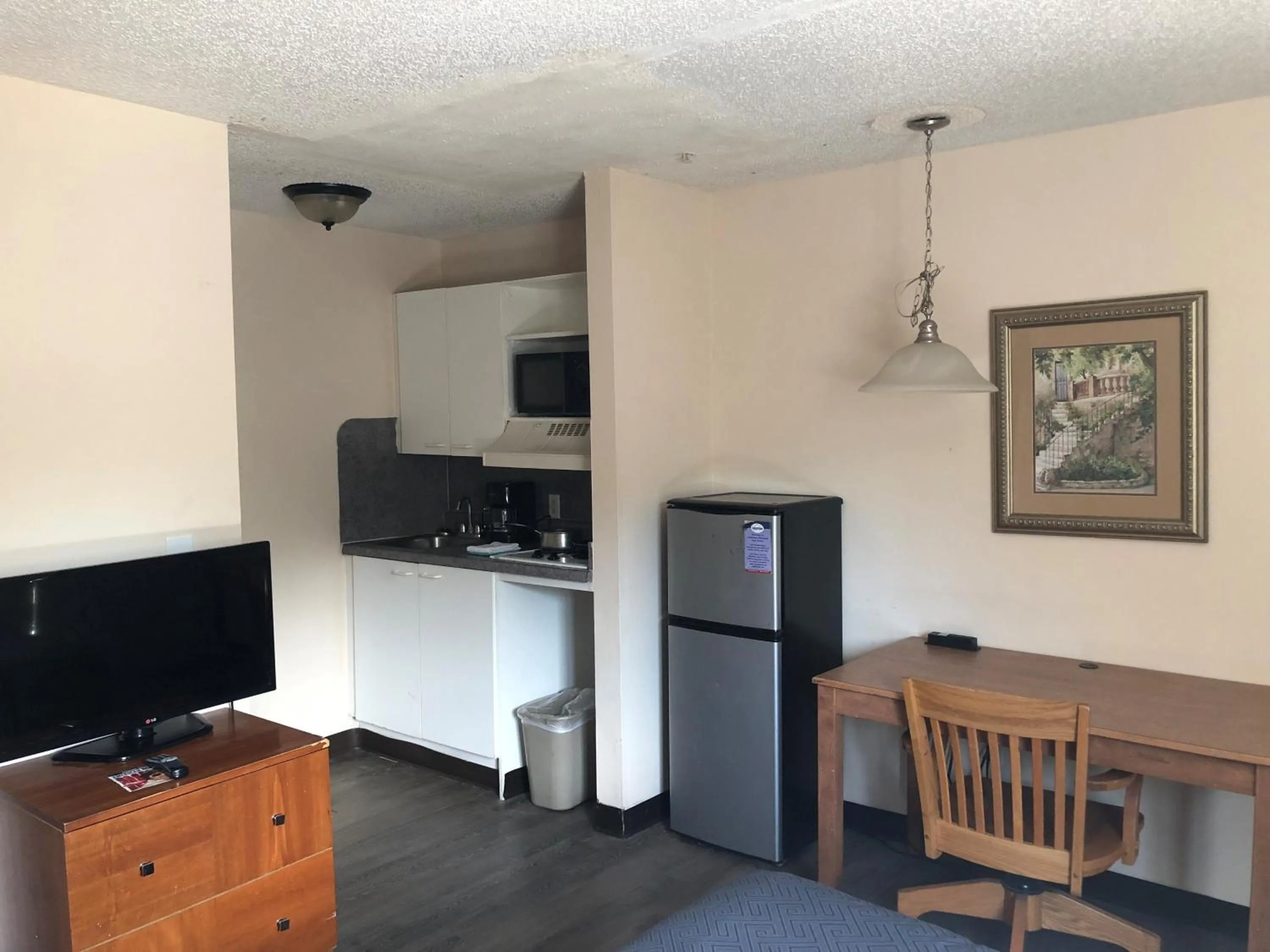 Deluxe Quadruple Room - single occupancy - Non-Smoking in Studio 6-Jacksonville, FL - South