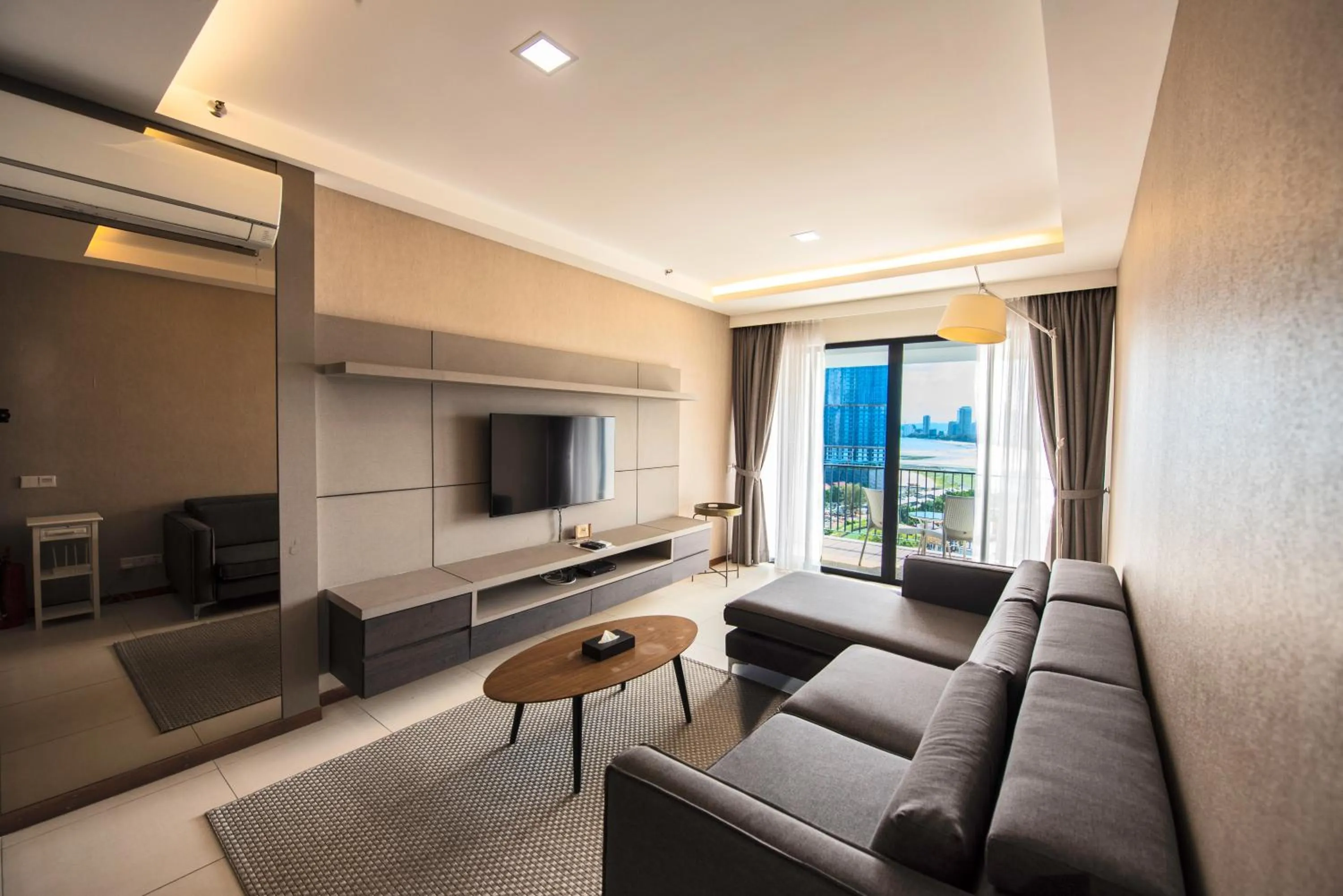 Three-Bedroom Apartment in The Landmark by Katana