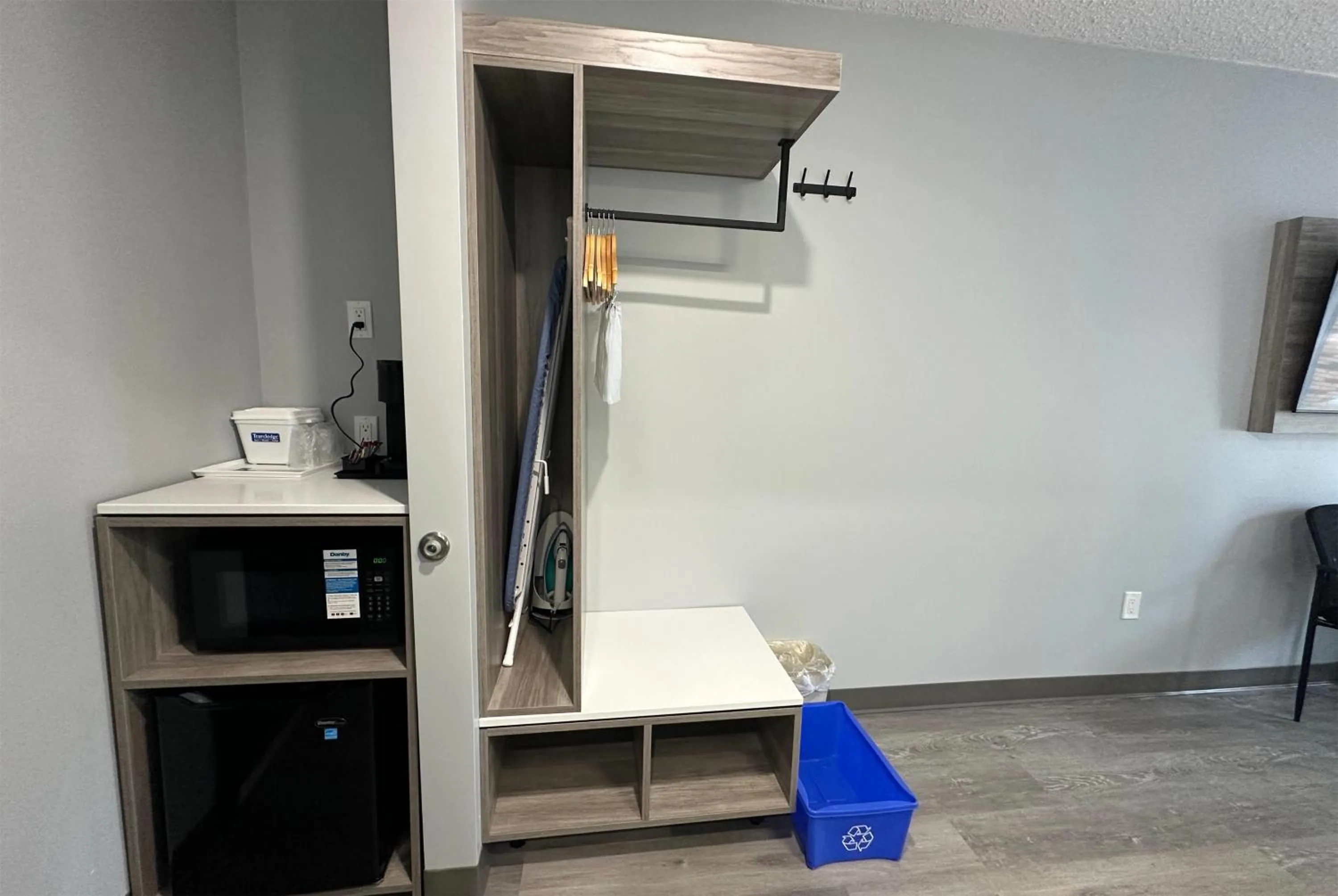 King Room - Non-Smoking in Travelodge by Wyndham Bracebridge