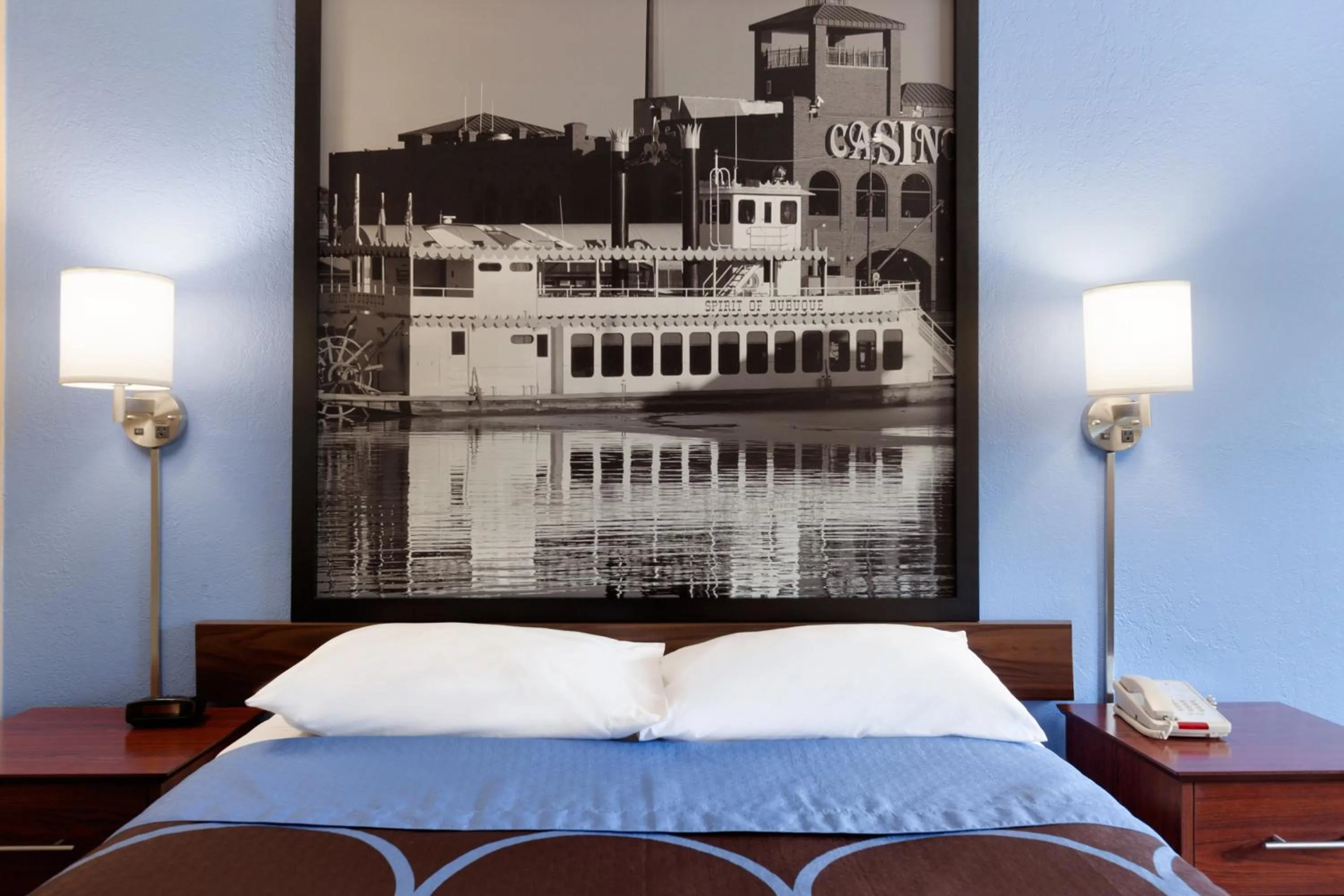 Queen Room - Mobility Access/Non-Smoking in Super 8 by Wyndham Dubuque