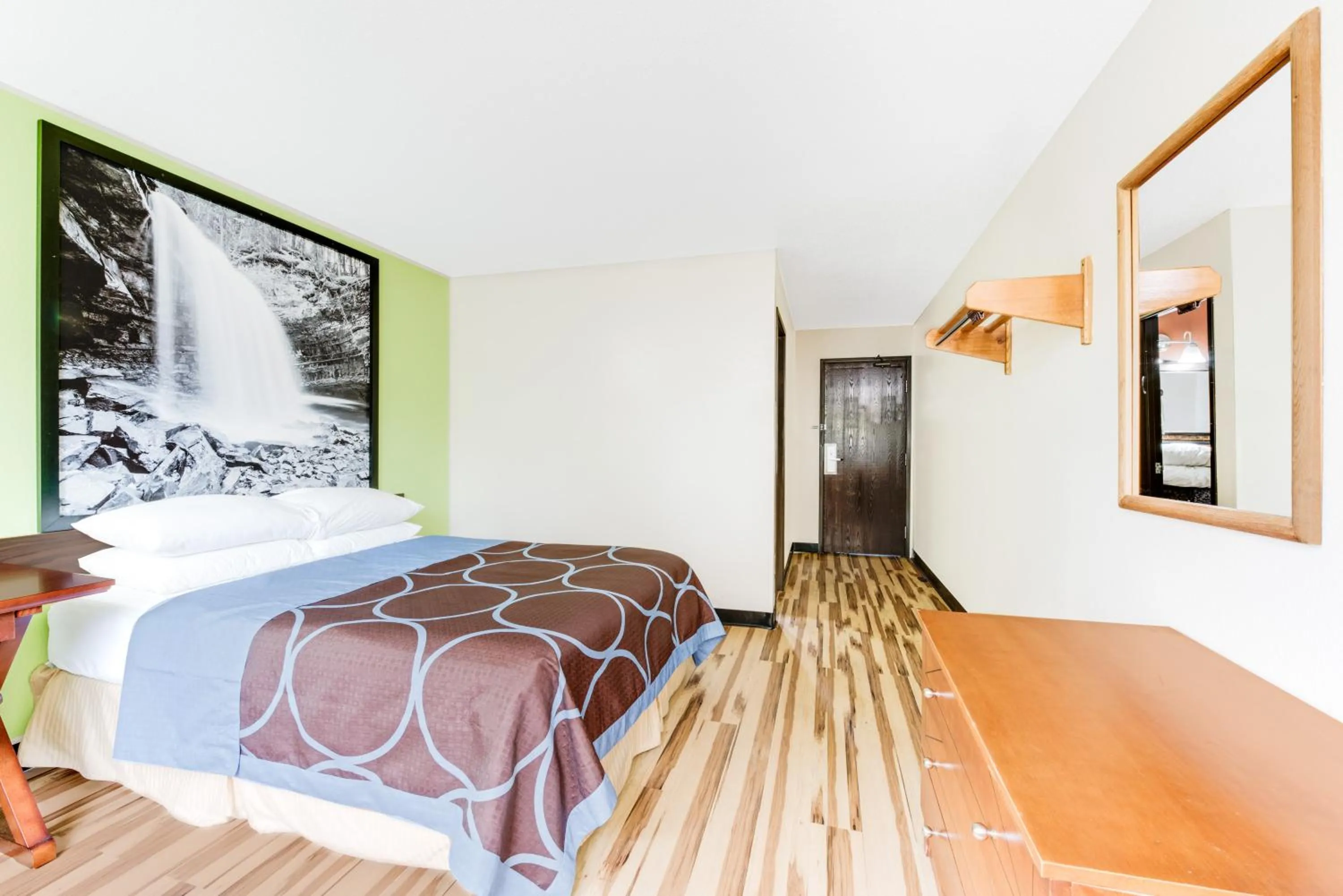 Queen Room - Smoking in Super 8 by Wyndham Hagerstown I-70