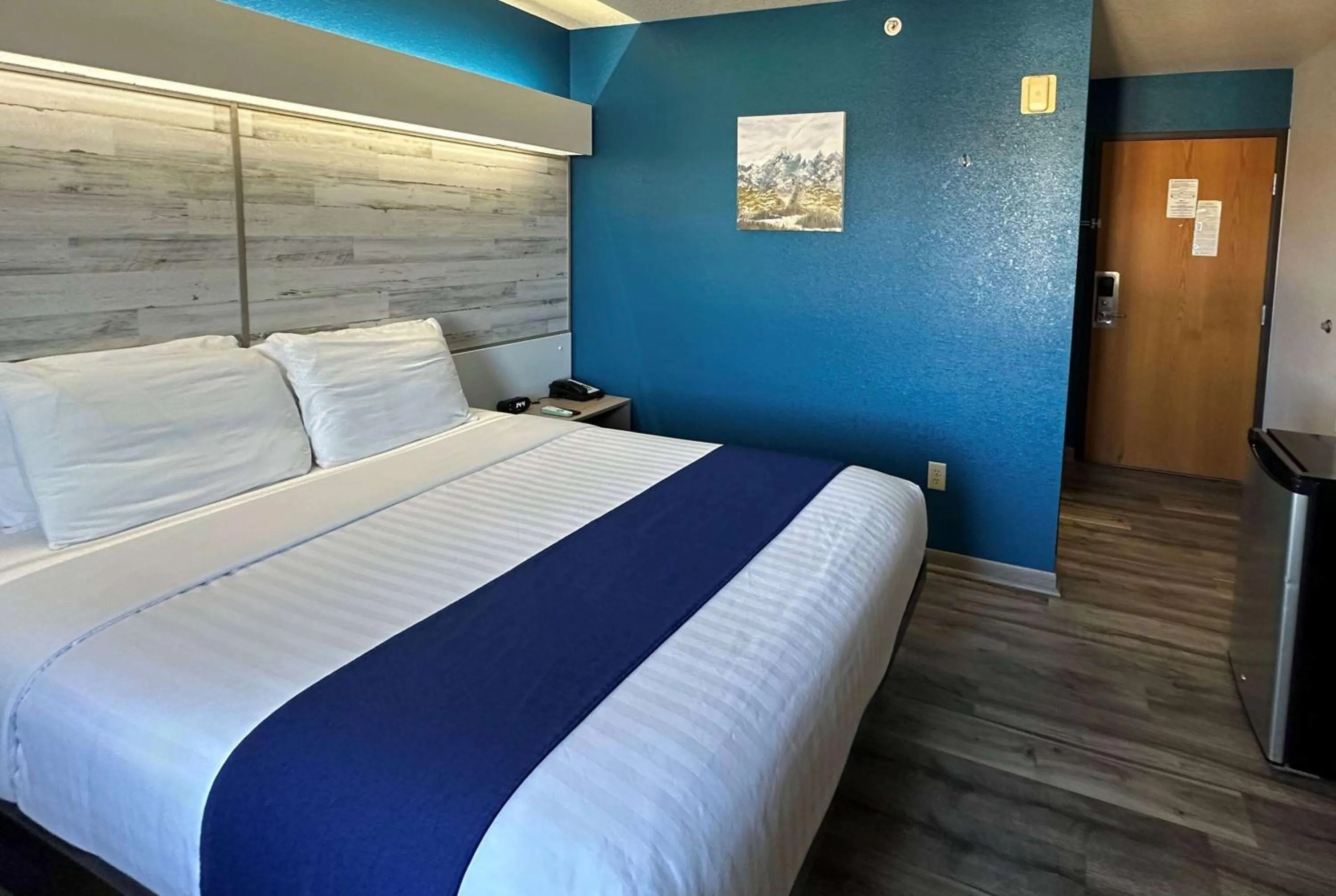 Queen Room - Non-Smoking in Microtel Inn & Suites Tomah