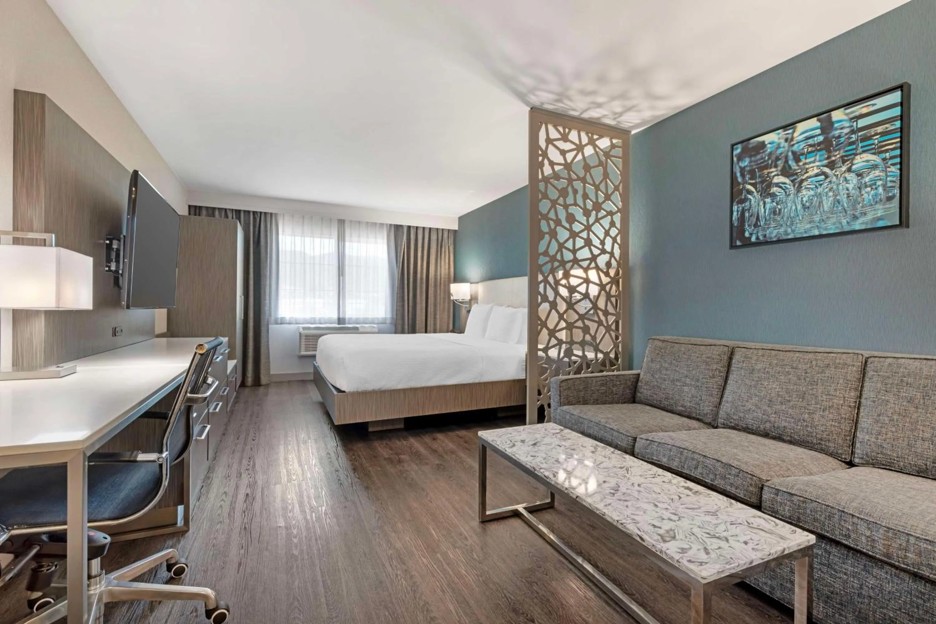 King Suite with Walk-In Shower - Mobility Access in Best Western Plus Temecula Wine Country Hotel & Suites