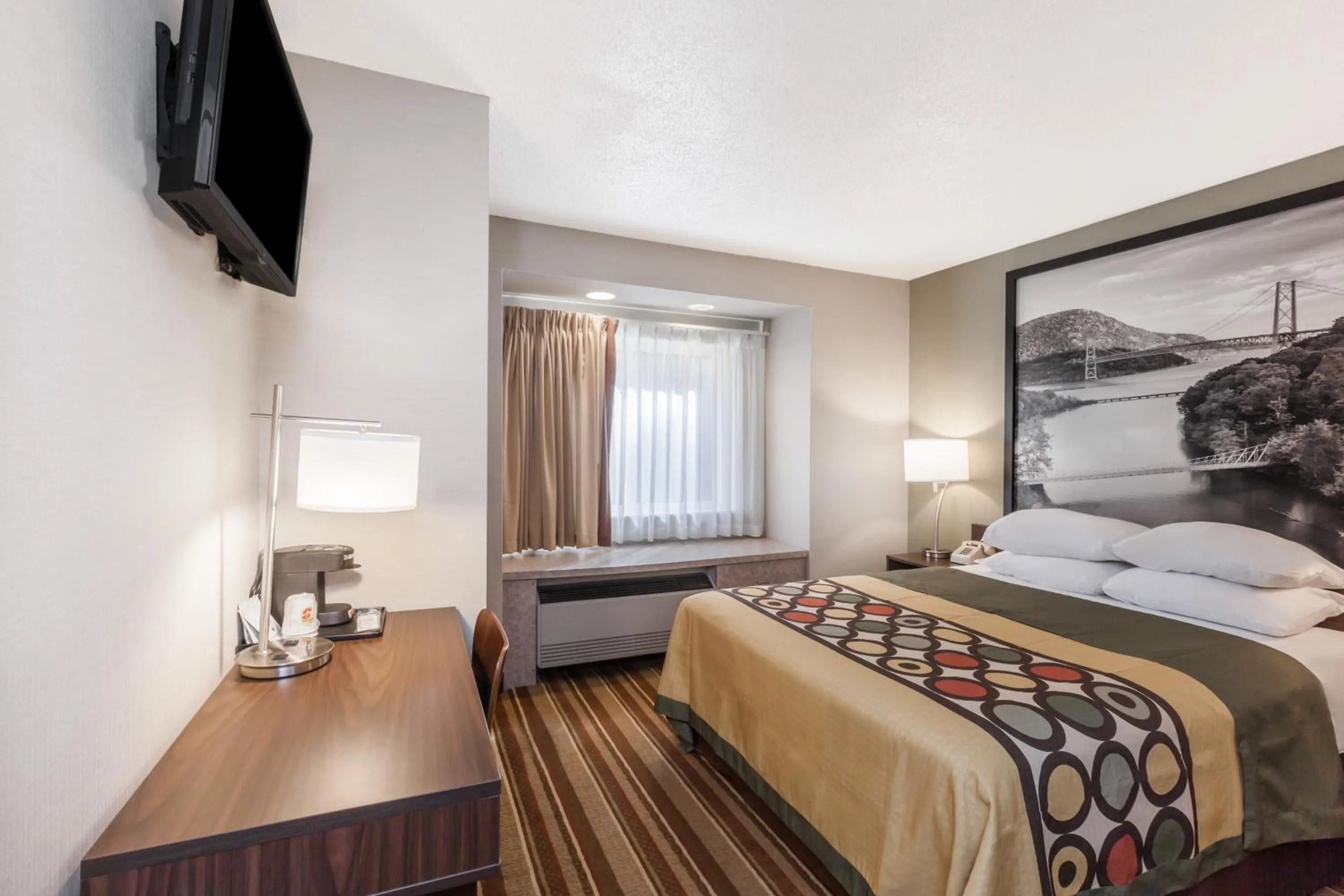 Queen Room with Bath Tub - Mobility Accessible/Non-Smoking in Super 8 by Wyndham Schenectady/Albany Area