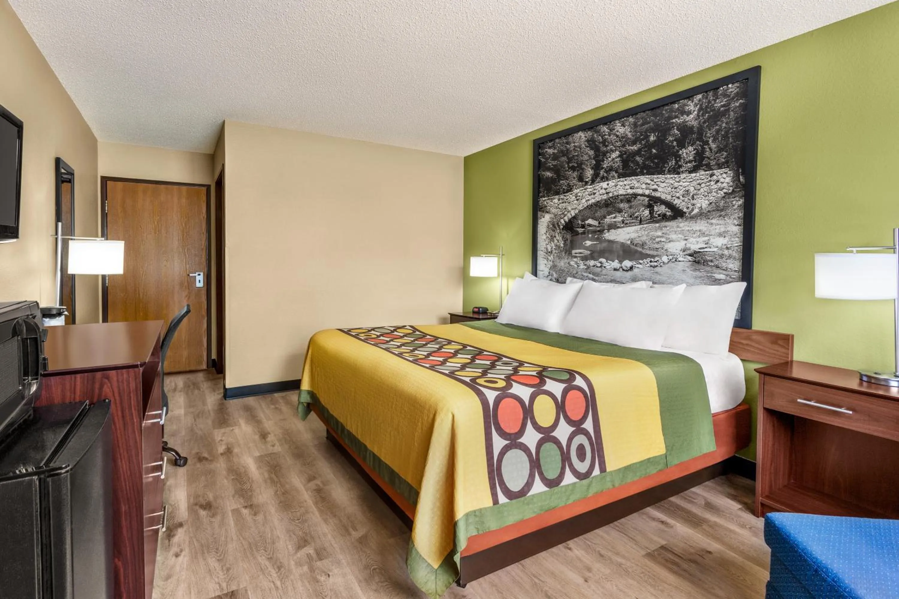 King Room - Non-Smoking in Super 8 by Wyndham Ankeny/Des Moines Area