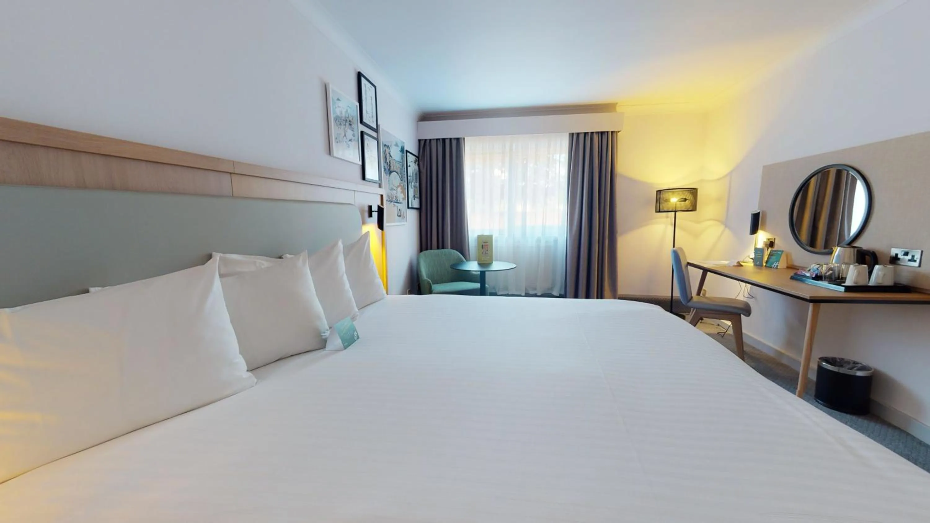 Premium King Room in Holiday Inn Cambridge by IHG