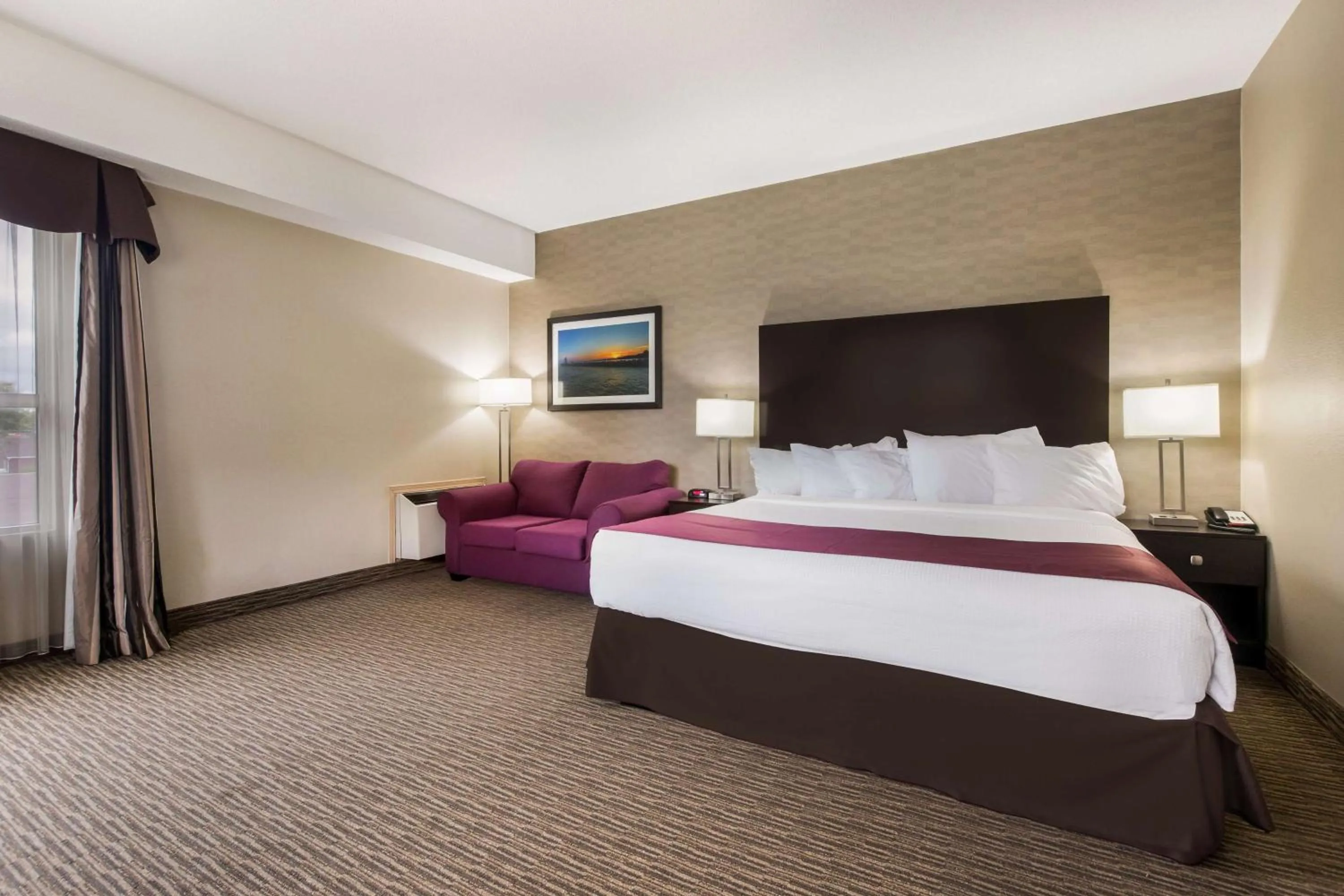 Queen Room with Sofa Bed - Non-Smoking in Best Western Little River Inn