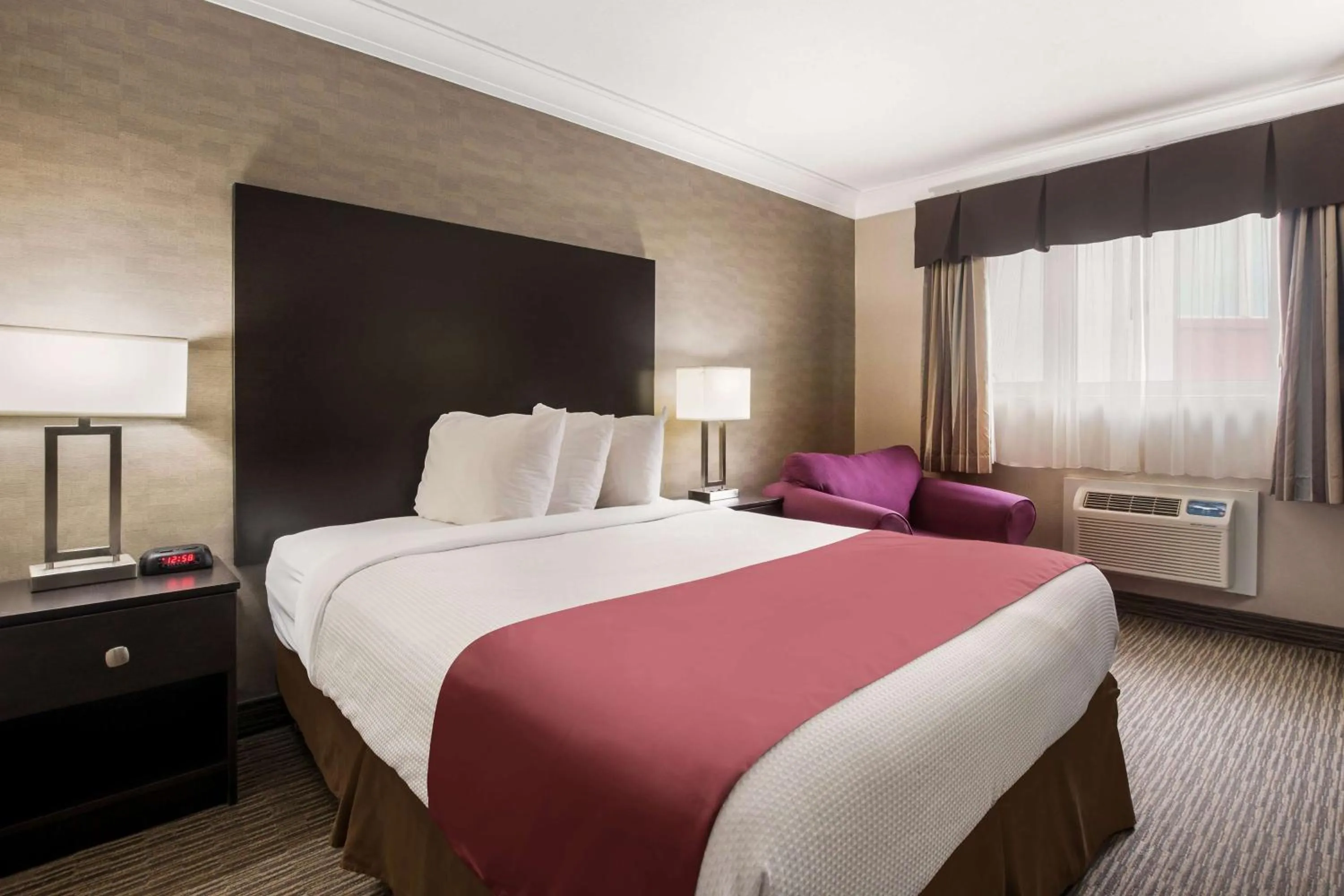 Queen Room - Non-Smoking in Best Western Little River Inn