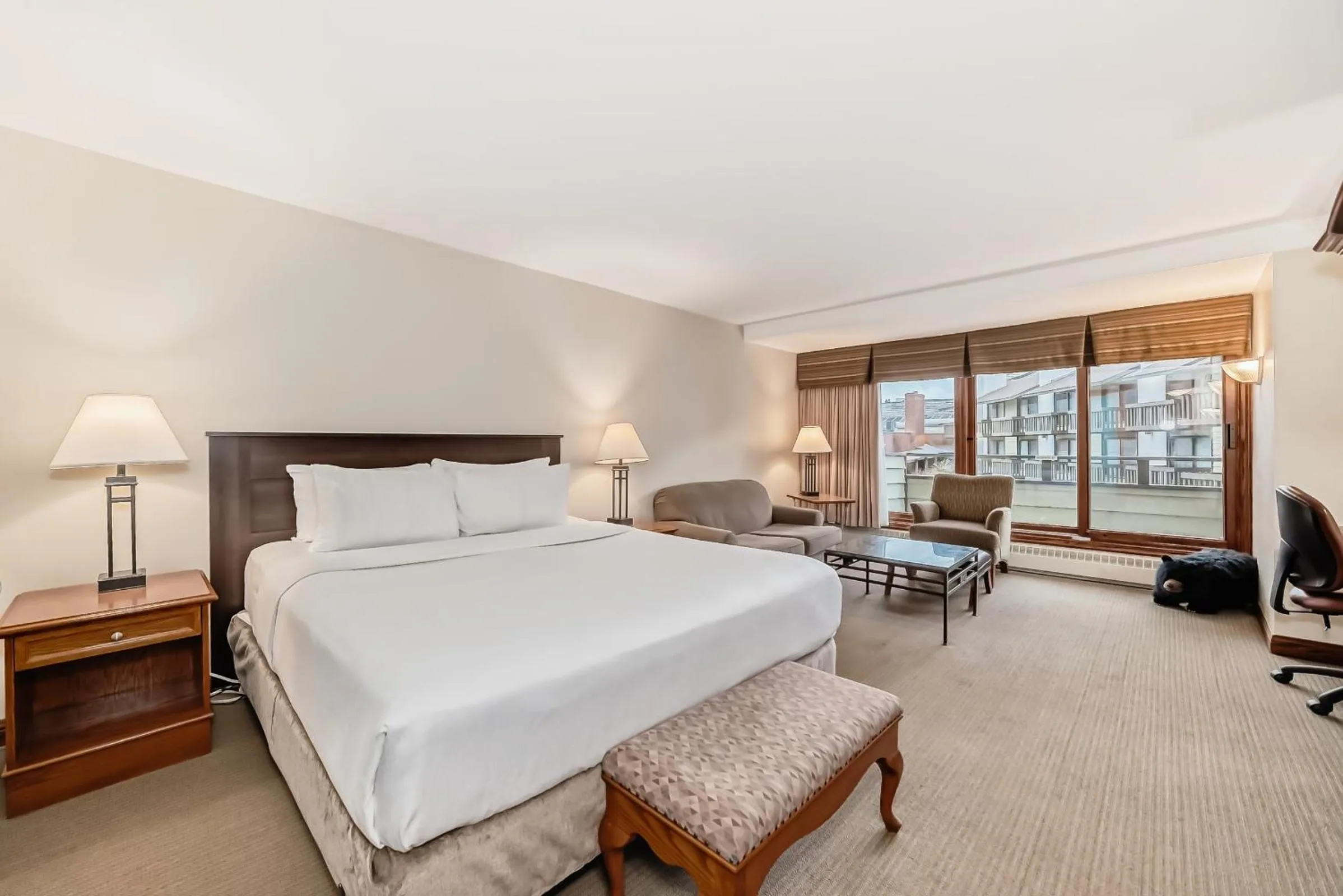 Executive Suite King and Two Single Beds in Jasper Inn & Suites by INNhotels