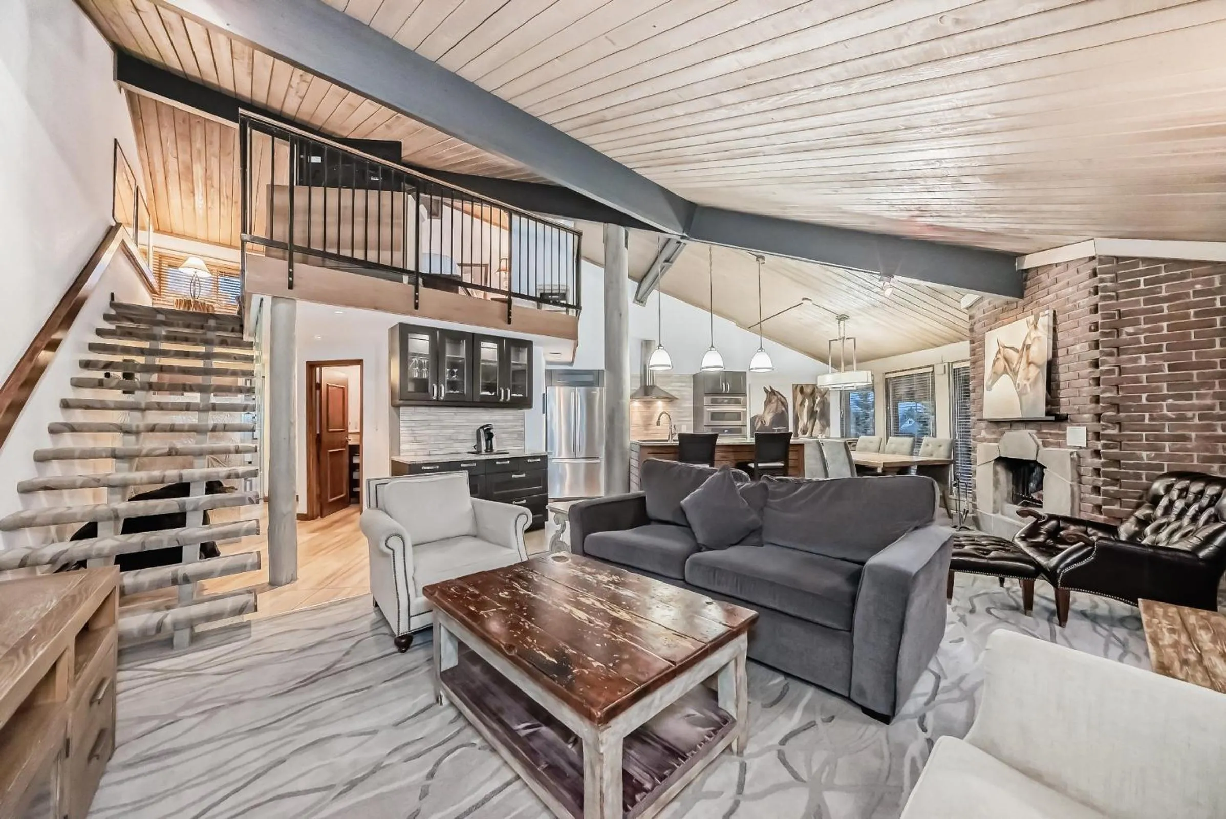 Penthouse Suite in Jasper Inn & Suites by INNhotels