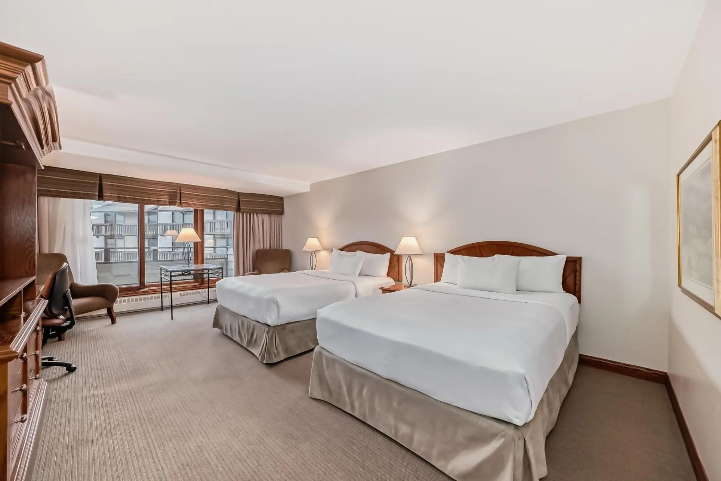 Queen Suite with Whirlpool in Jasper Inn & Suites by INNhotels