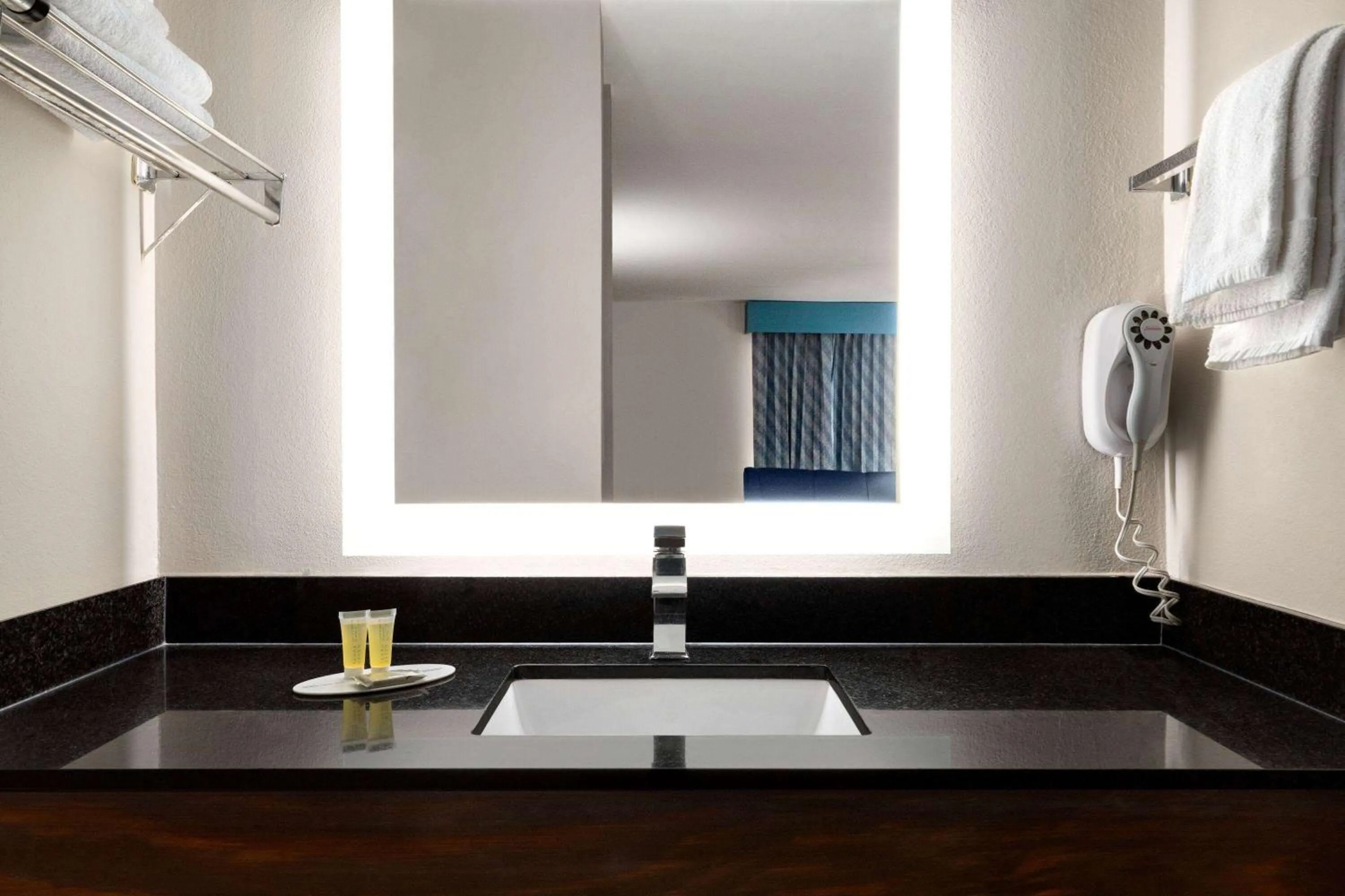 King Room - Non-Smoking in Days Inn by Wyndham Covington