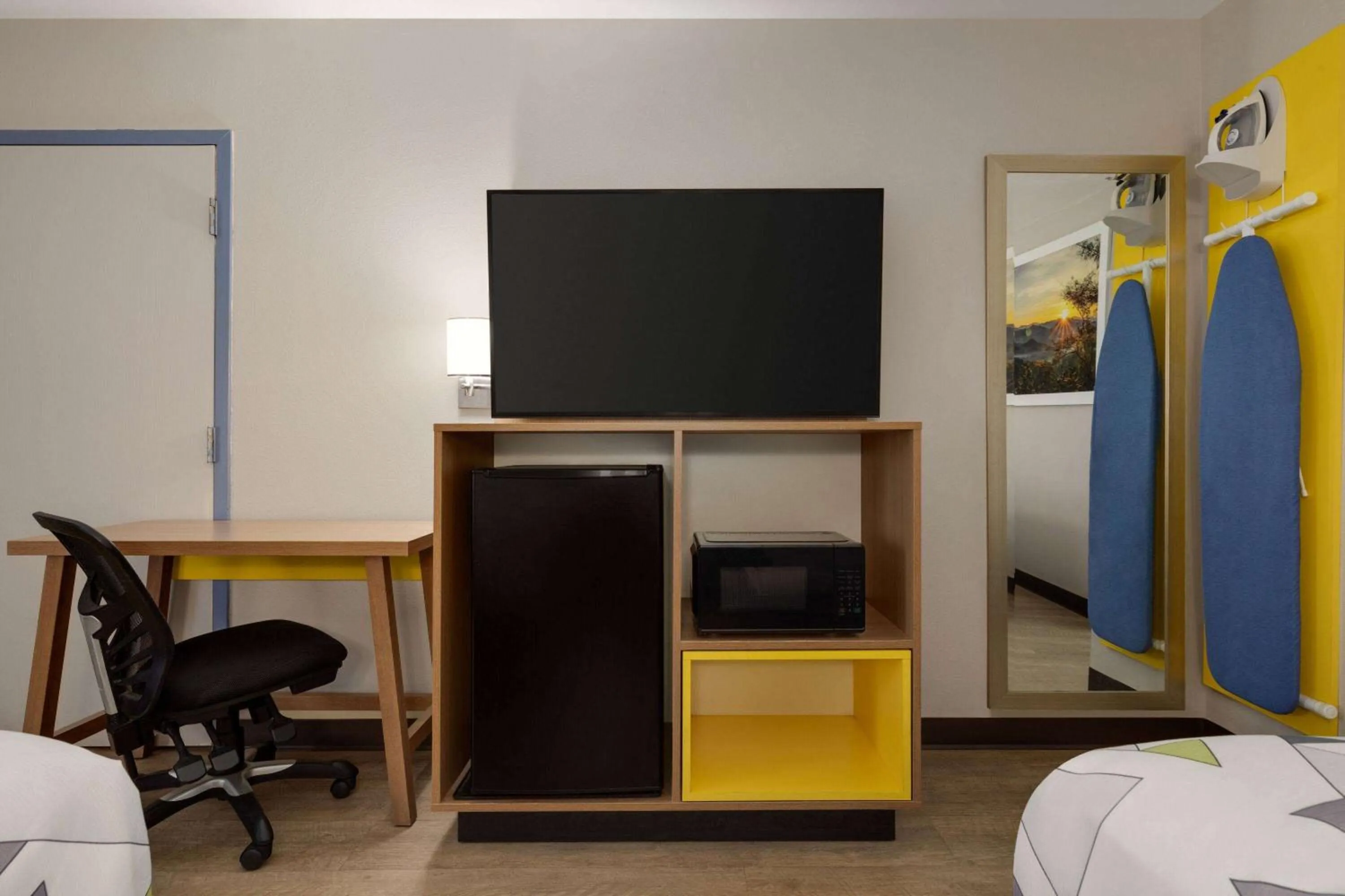 Queen Room with Two Queen Beds - Smoking in Days Inn by Wyndham Covington