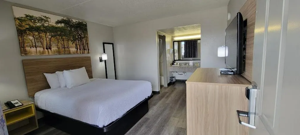 Queen Room - Non-Smoking in Days Inn by Wyndham Conway