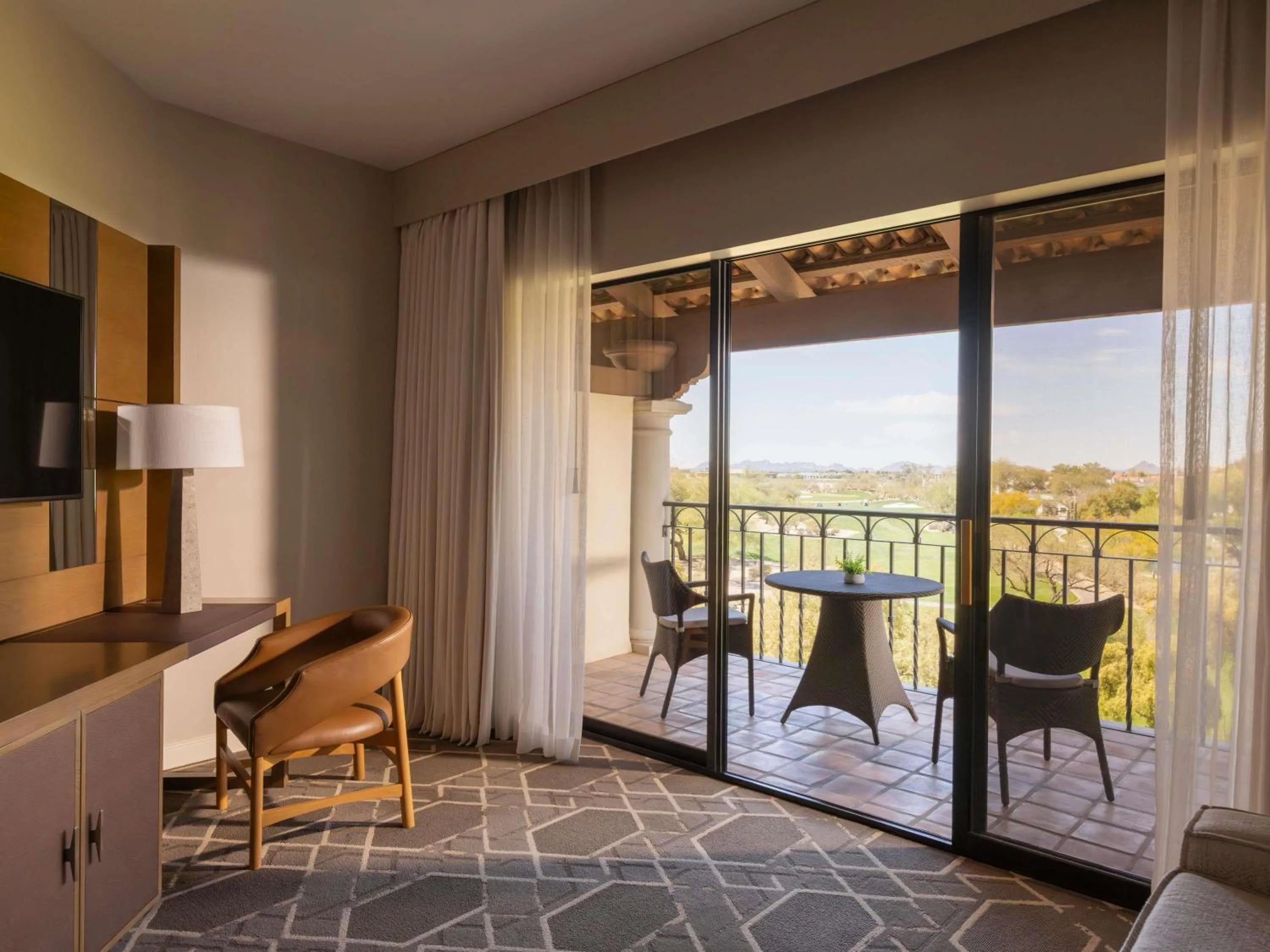 Fairmont King Room with Balcony and Golf View in Fairmont Scottsdale Princess
