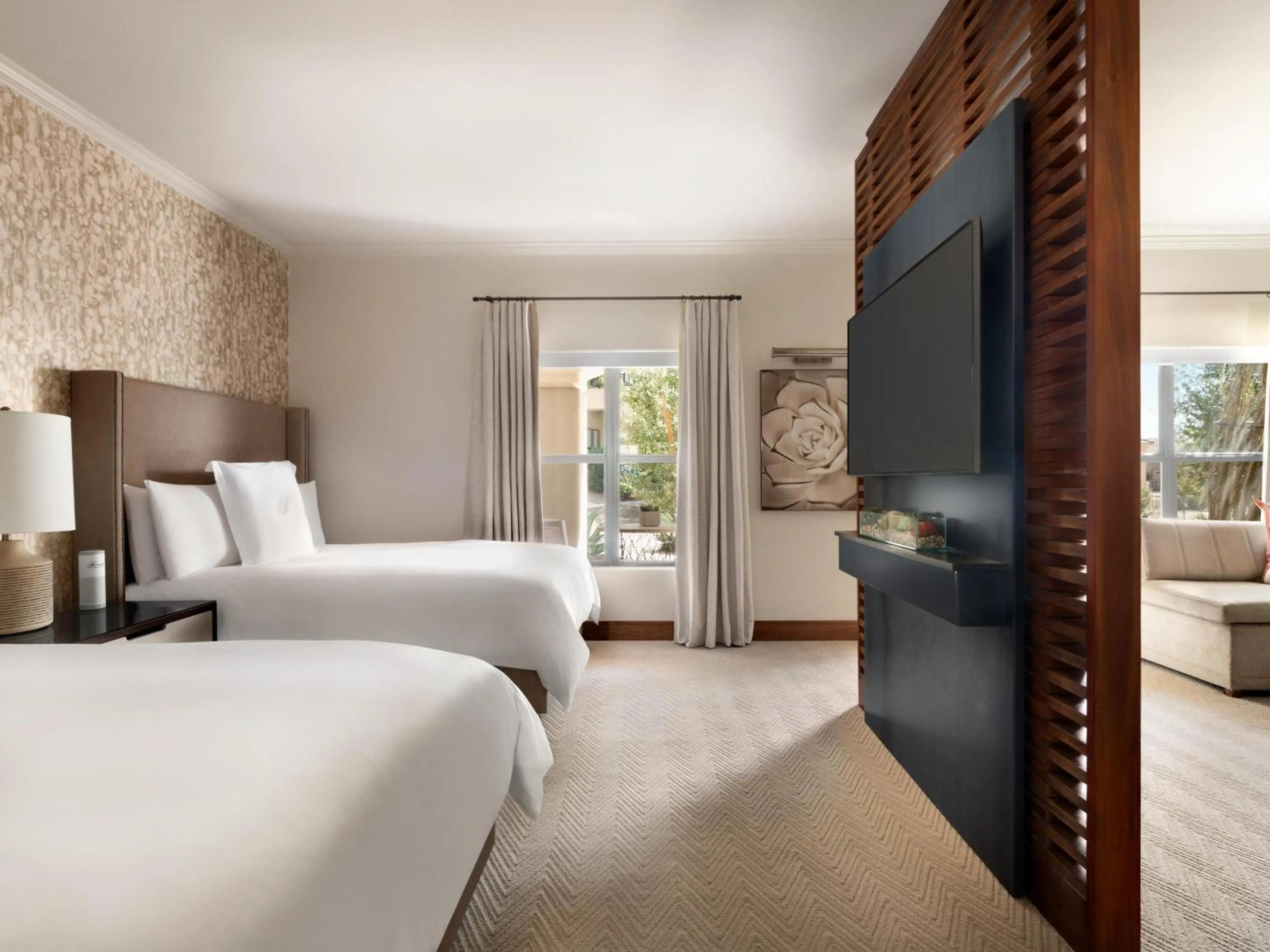 Fairmont Gold Junior Queen Suite with Bath Tub and Patio or Balcony in Fairmont Scottsdale Princess