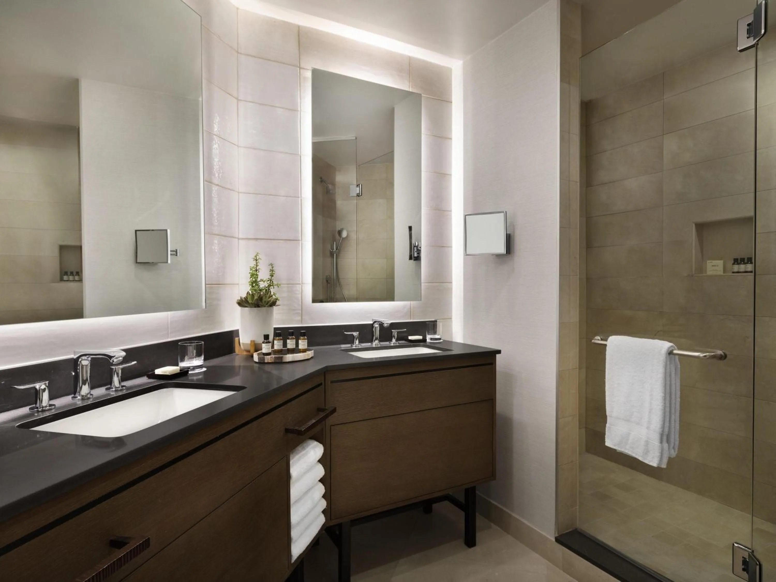 Fairmont Queen Room with Two Queen Beds and Balcony - Golf and Pool View in Fairmont Scottsdale Princess