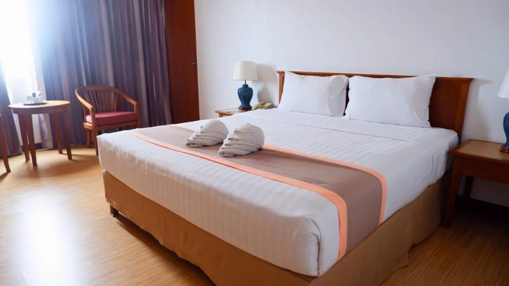 Deluxe Double or Twin Room in Diamond Plaza Hotel